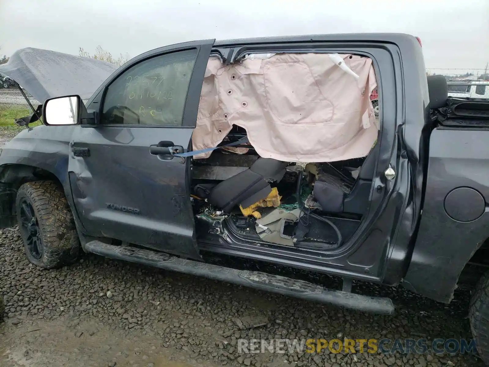 10 Photograph of a damaged car 5TFDW5F18KX870196 TOYOTA TUNDRA 2019