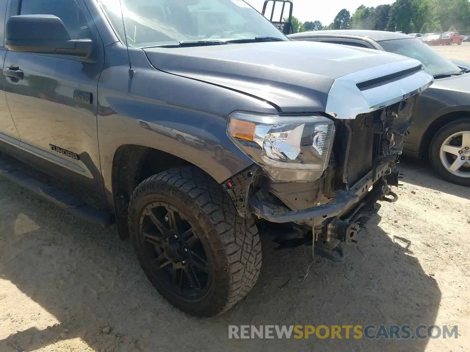 9 Photograph of a damaged car 5TFDW5F19KX790180 TOYOTA TUNDRA 2019