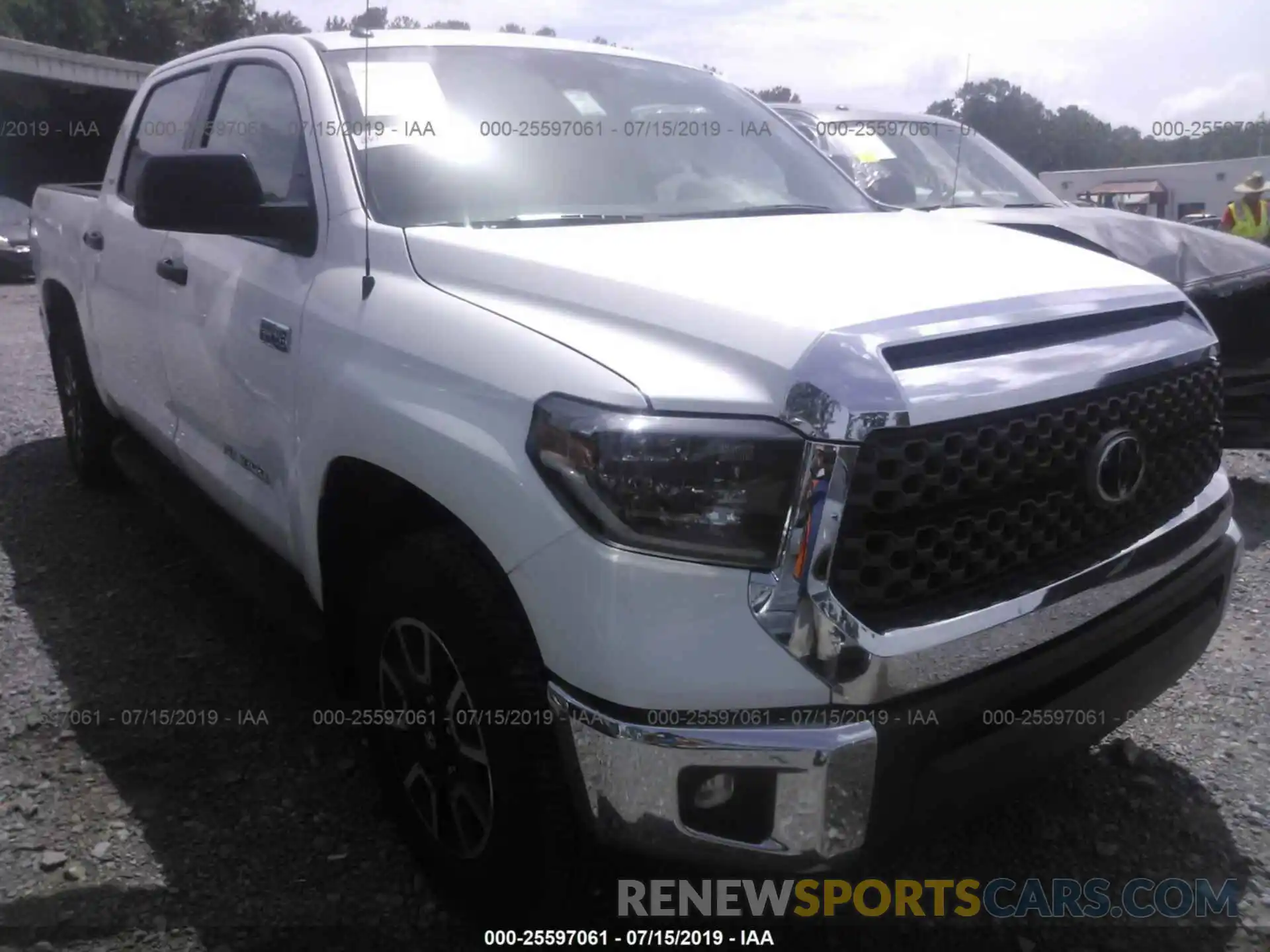 1 Photograph of a damaged car 5TFDW5F19KX834145 TOYOTA TUNDRA 2019