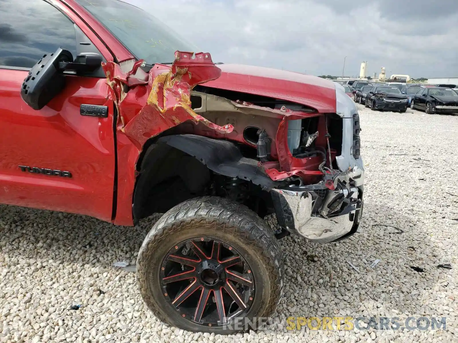 9 Photograph of a damaged car 5TFDW5F19KX839751 TOYOTA TUNDRA 2019