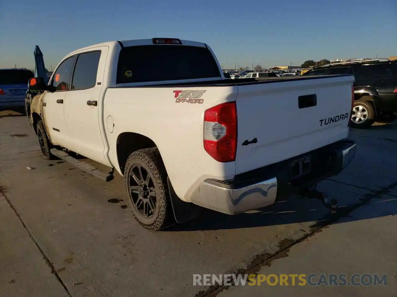 3 Photograph of a damaged car 5TFDW5F19KX840916 TOYOTA TUNDRA 2019