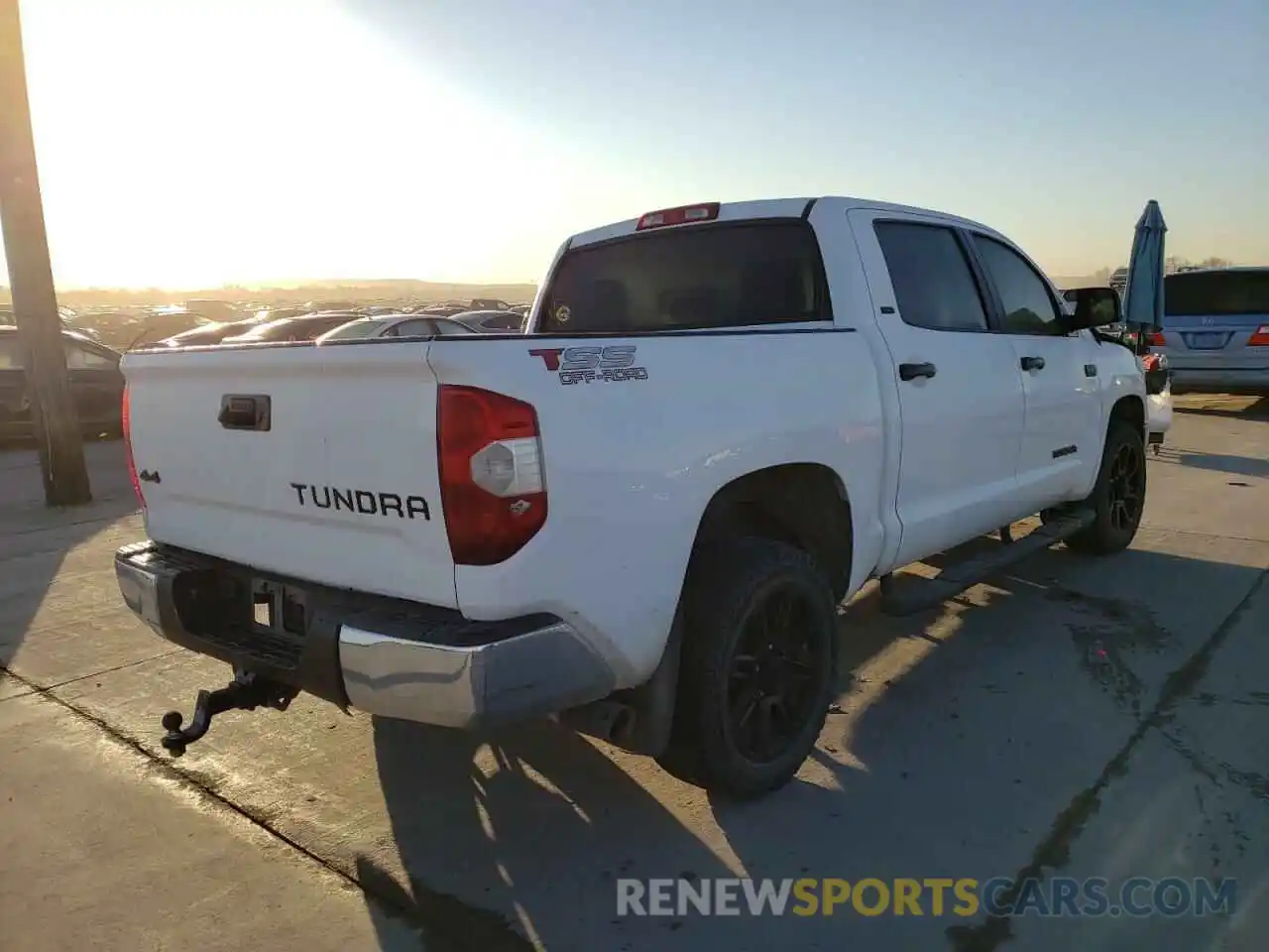 4 Photograph of a damaged car 5TFDW5F19KX840916 TOYOTA TUNDRA 2019