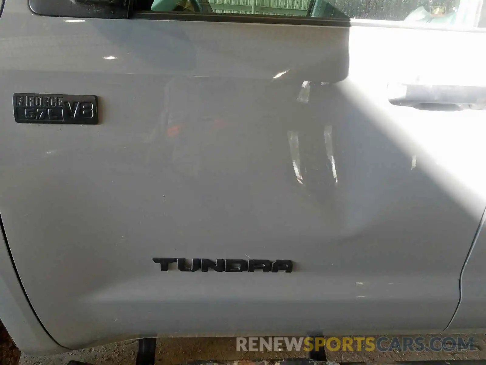 9 Photograph of a damaged car 5TFDW5F19KX844674 TOYOTA TUNDRA 2019