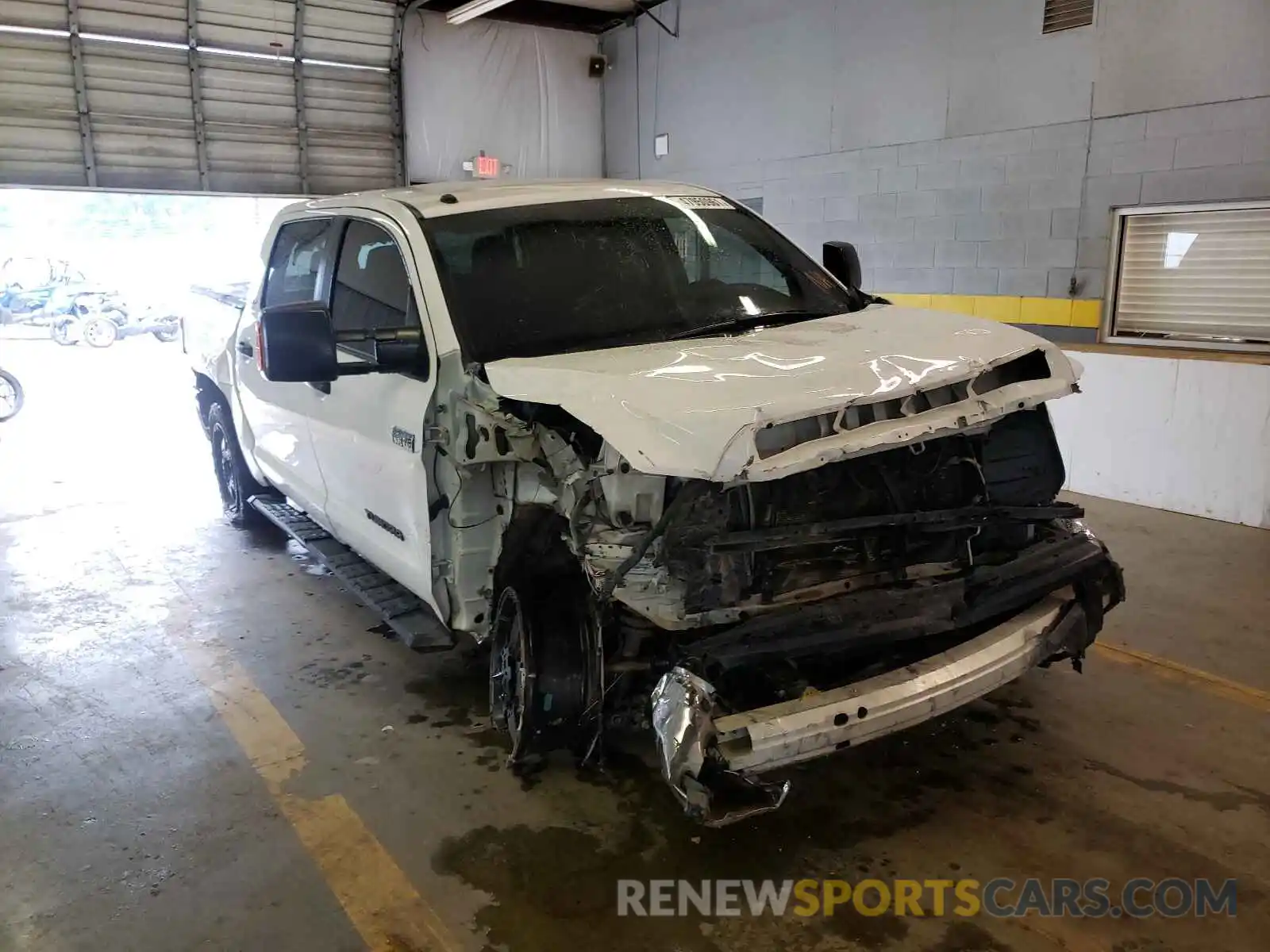 1 Photograph of a damaged car 5TFDW5F1XKX779902 TOYOTA TUNDRA 2019