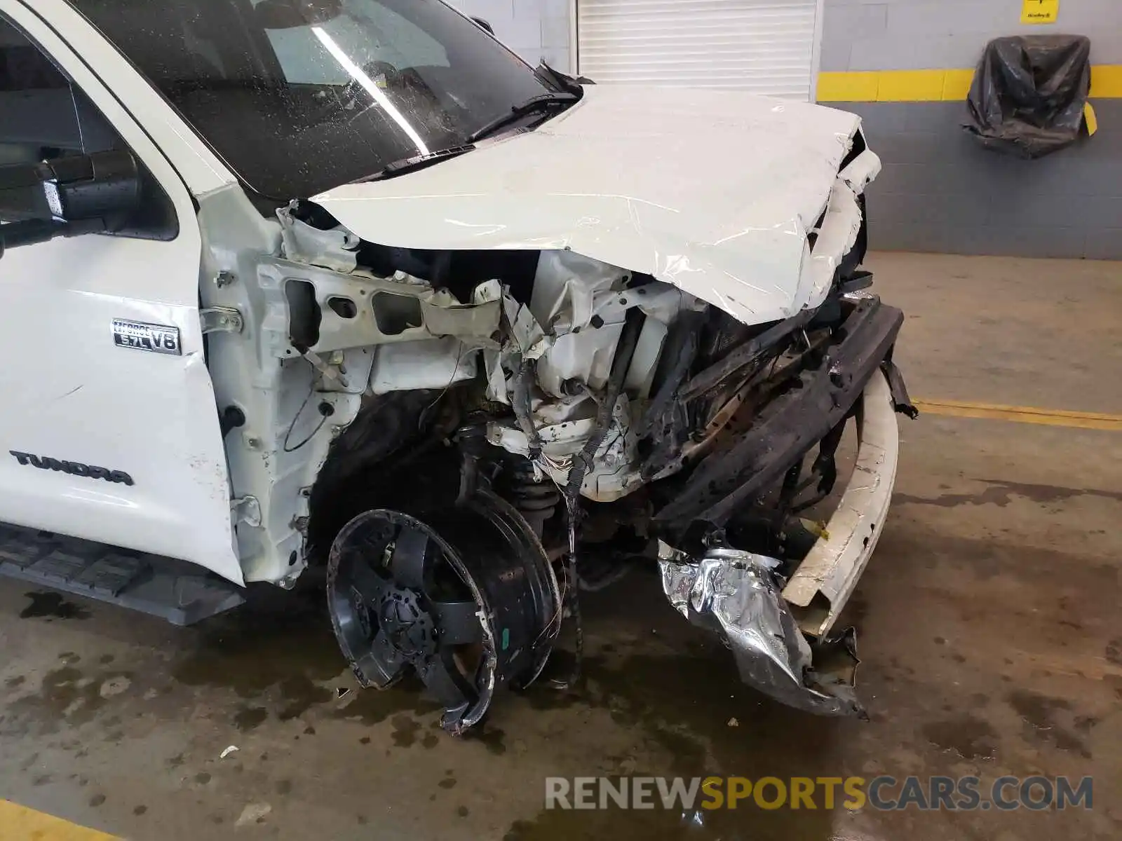 9 Photograph of a damaged car 5TFDW5F1XKX779902 TOYOTA TUNDRA 2019