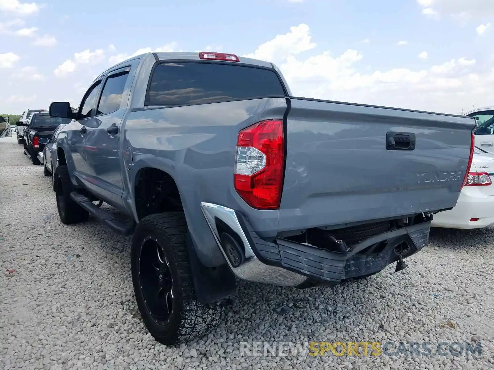 3 Photograph of a damaged car 5TFDW5F1XKX792746 TOYOTA TUNDRA 2019