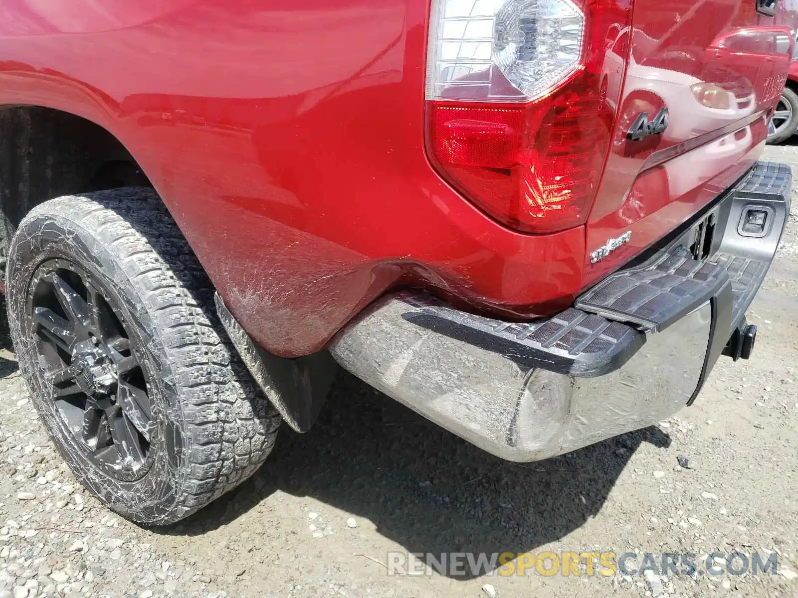 9 Photograph of a damaged car 5TFDW5F1XKX854890 TOYOTA TUNDRA 2019