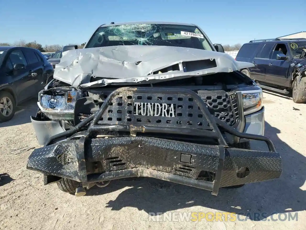 5 Photograph of a damaged car 5TFDW5F1XKX863850 TOYOTA TUNDRA 2019