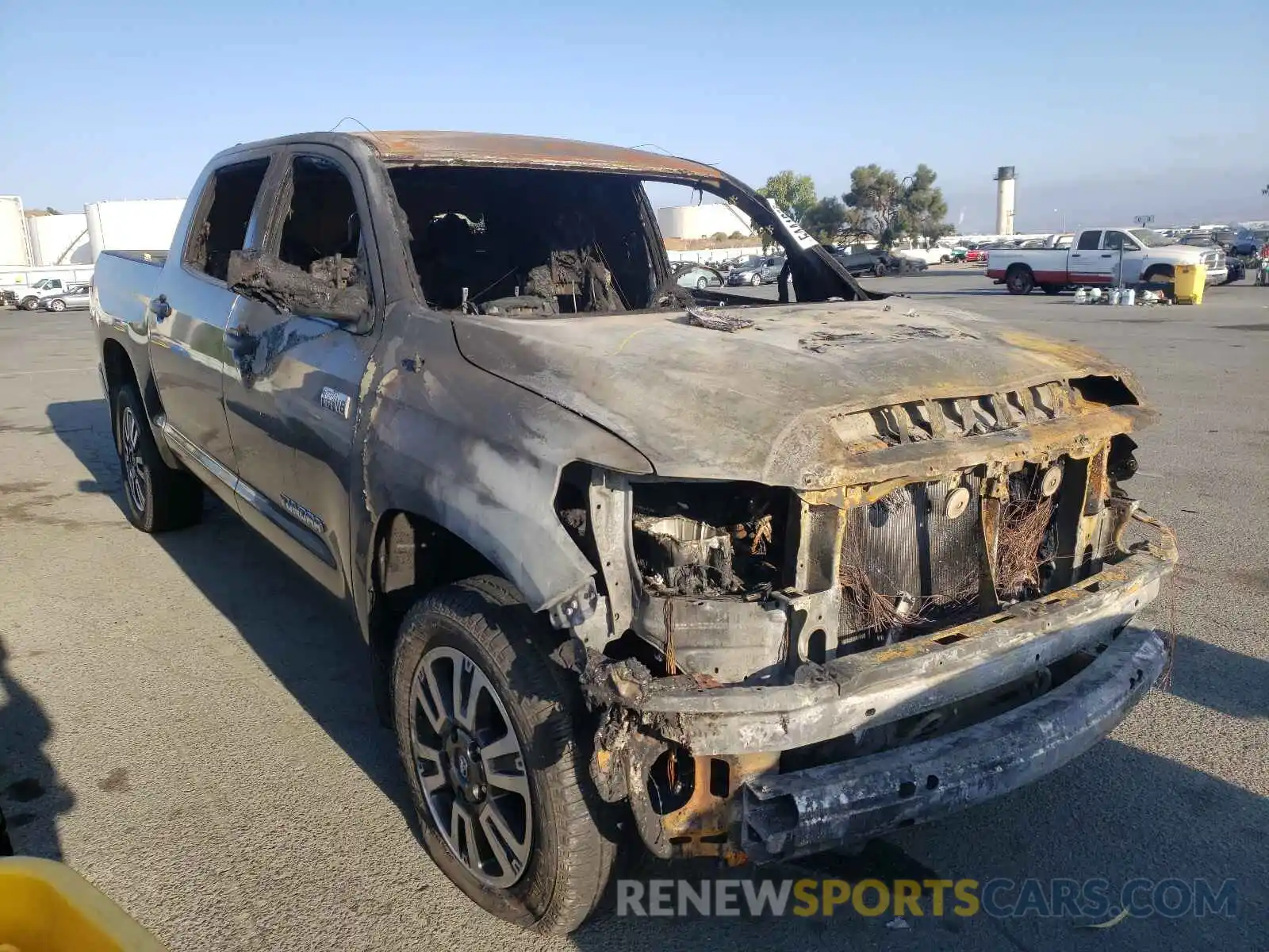 1 Photograph of a damaged car 5TFDY5F10KX848381 TOYOTA TUNDRA 2019