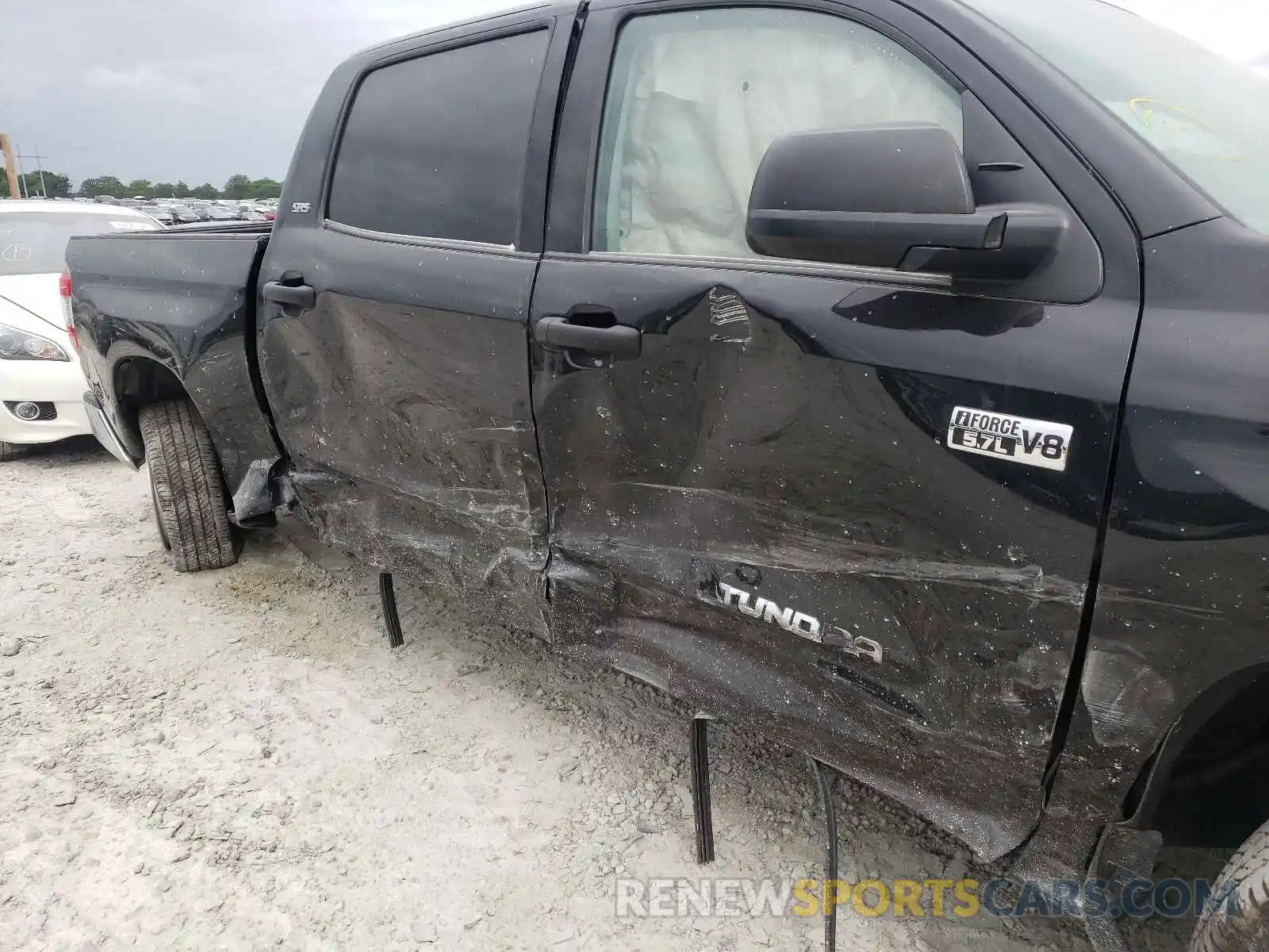 9 Photograph of a damaged car 5TFDY5F11KX801750 TOYOTA TUNDRA 2019