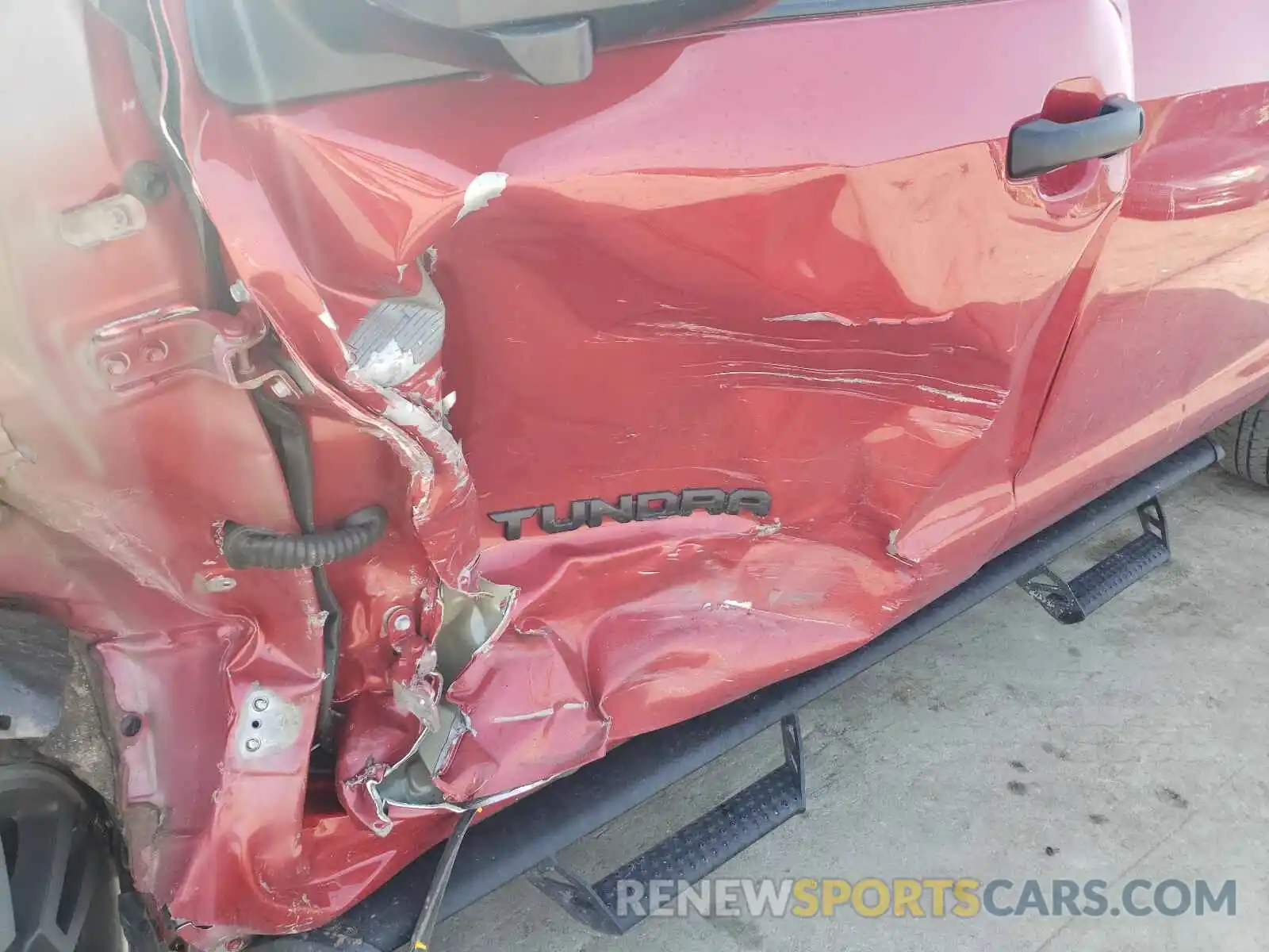 10 Photograph of a damaged car 5TFDY5F11KX849586 TOYOTA TUNDRA 2019