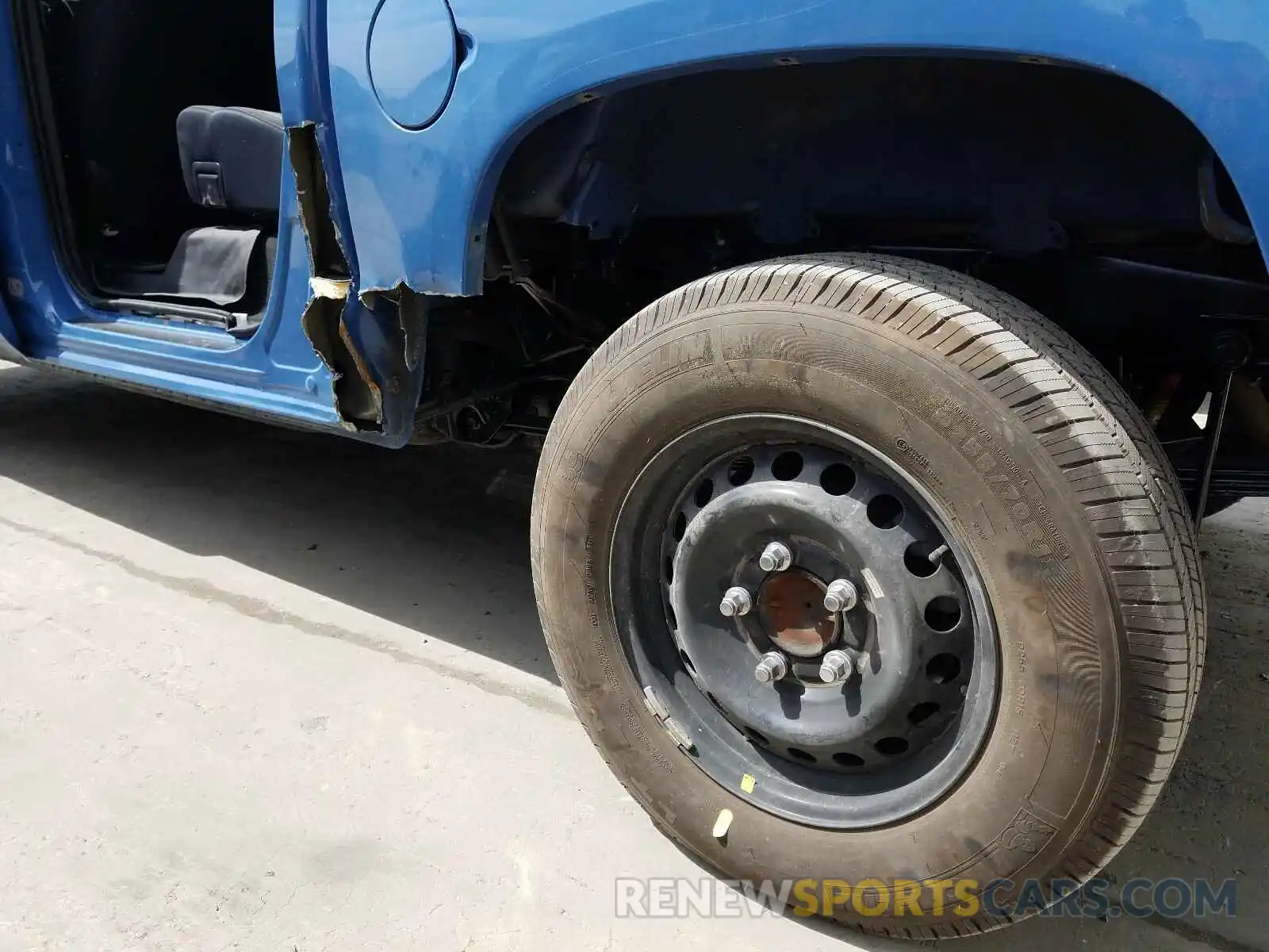 9 Photograph of a damaged car 5TFDY5F12KX798406 TOYOTA TUNDRA 2019