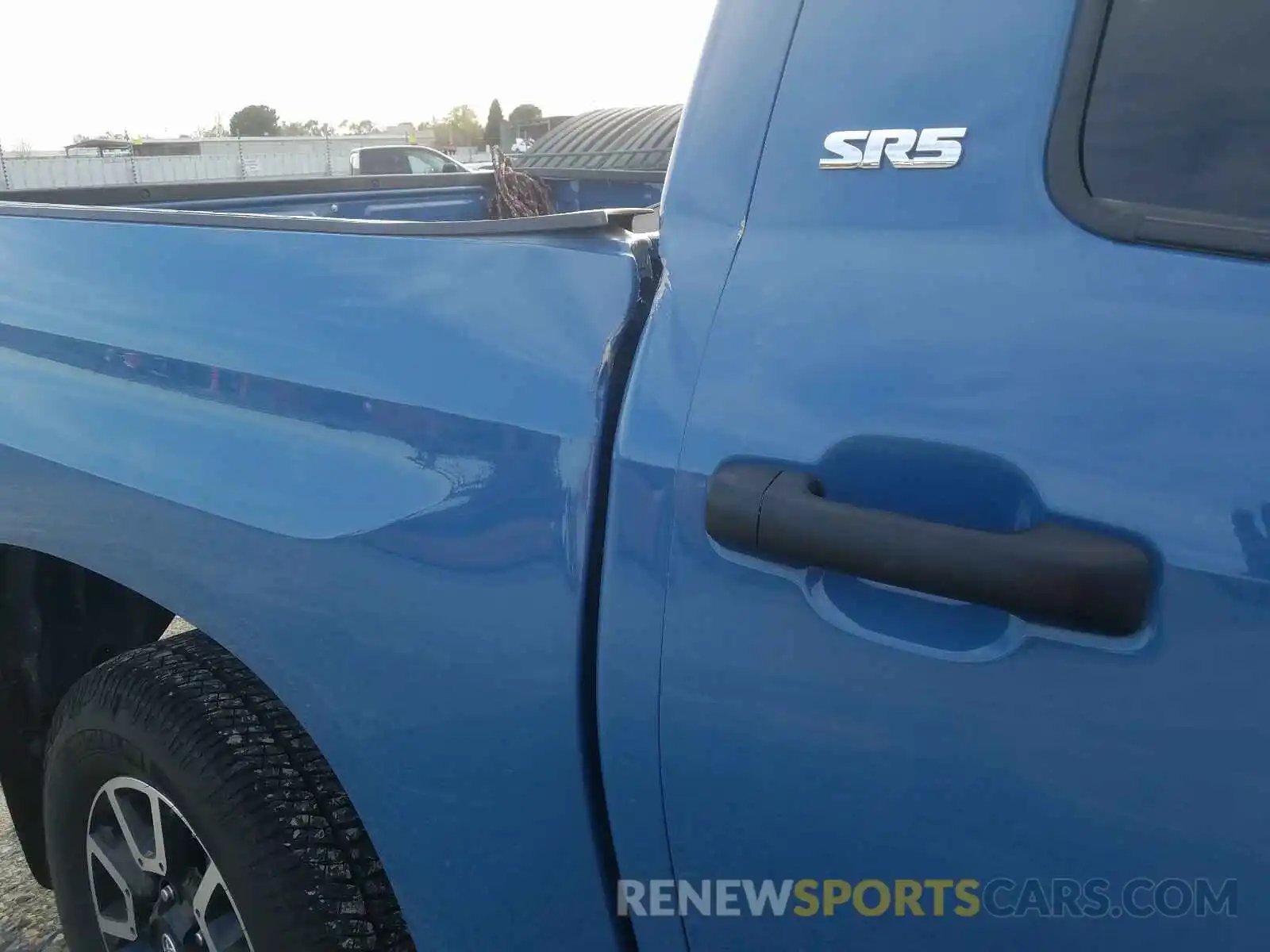 9 Photograph of a damaged car 5TFDY5F12KX842579 TOYOTA TUNDRA 2019