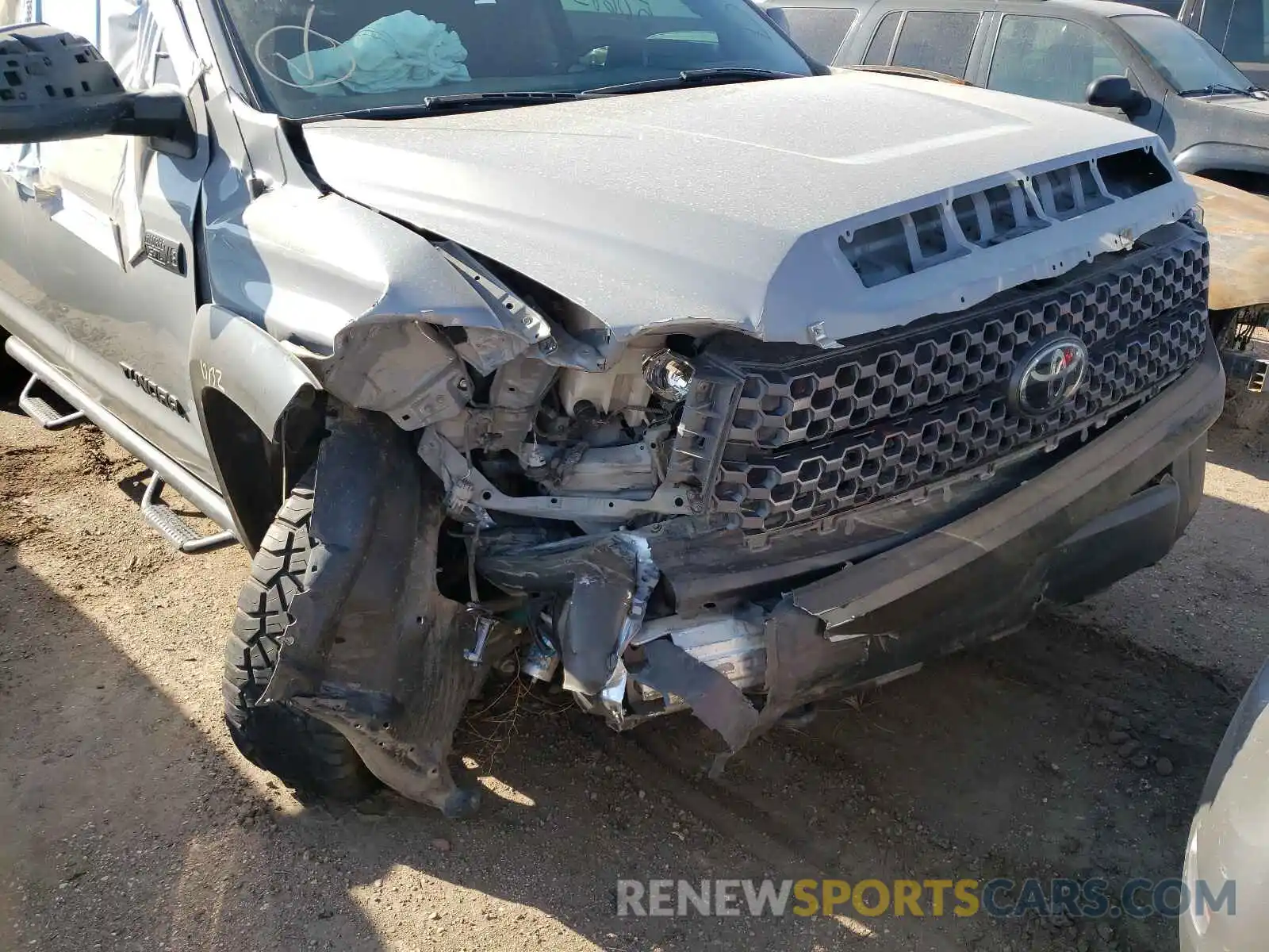 9 Photograph of a damaged car 5TFDY5F13KX794736 TOYOTA TUNDRA 2019