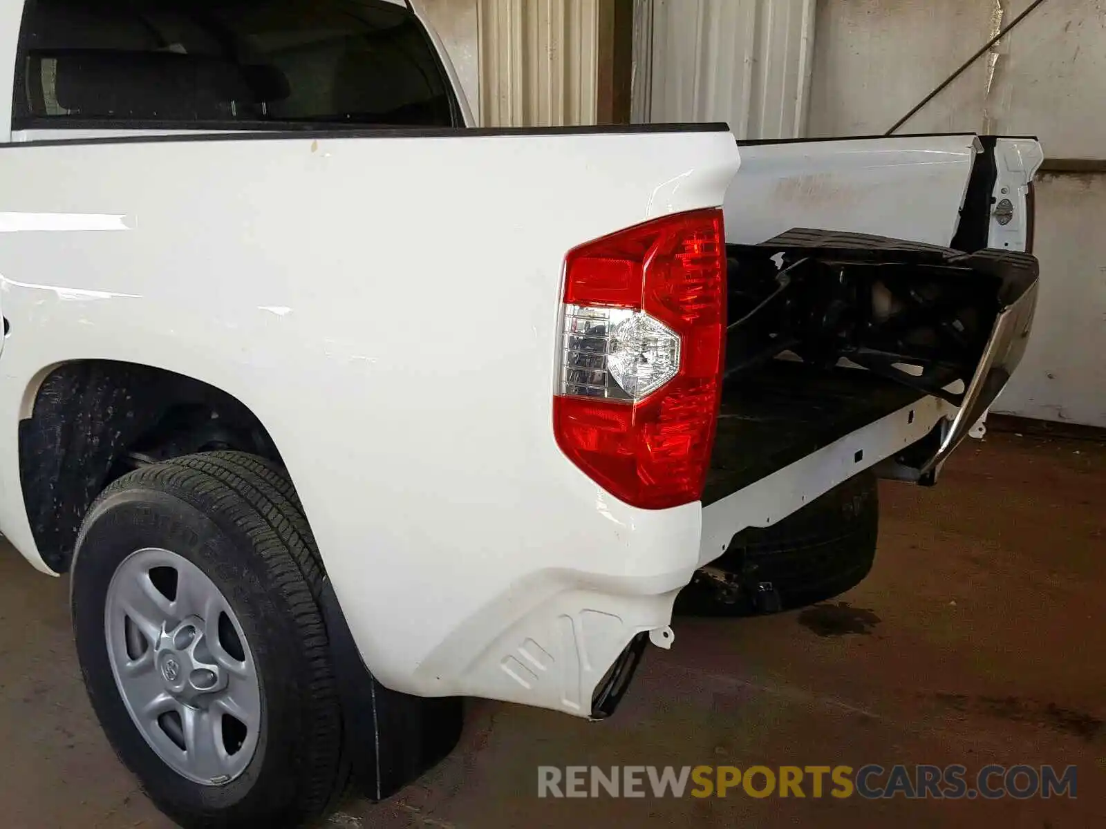 9 Photograph of a damaged car 5TFDY5F13KX869760 TOYOTA TUNDRA 2019