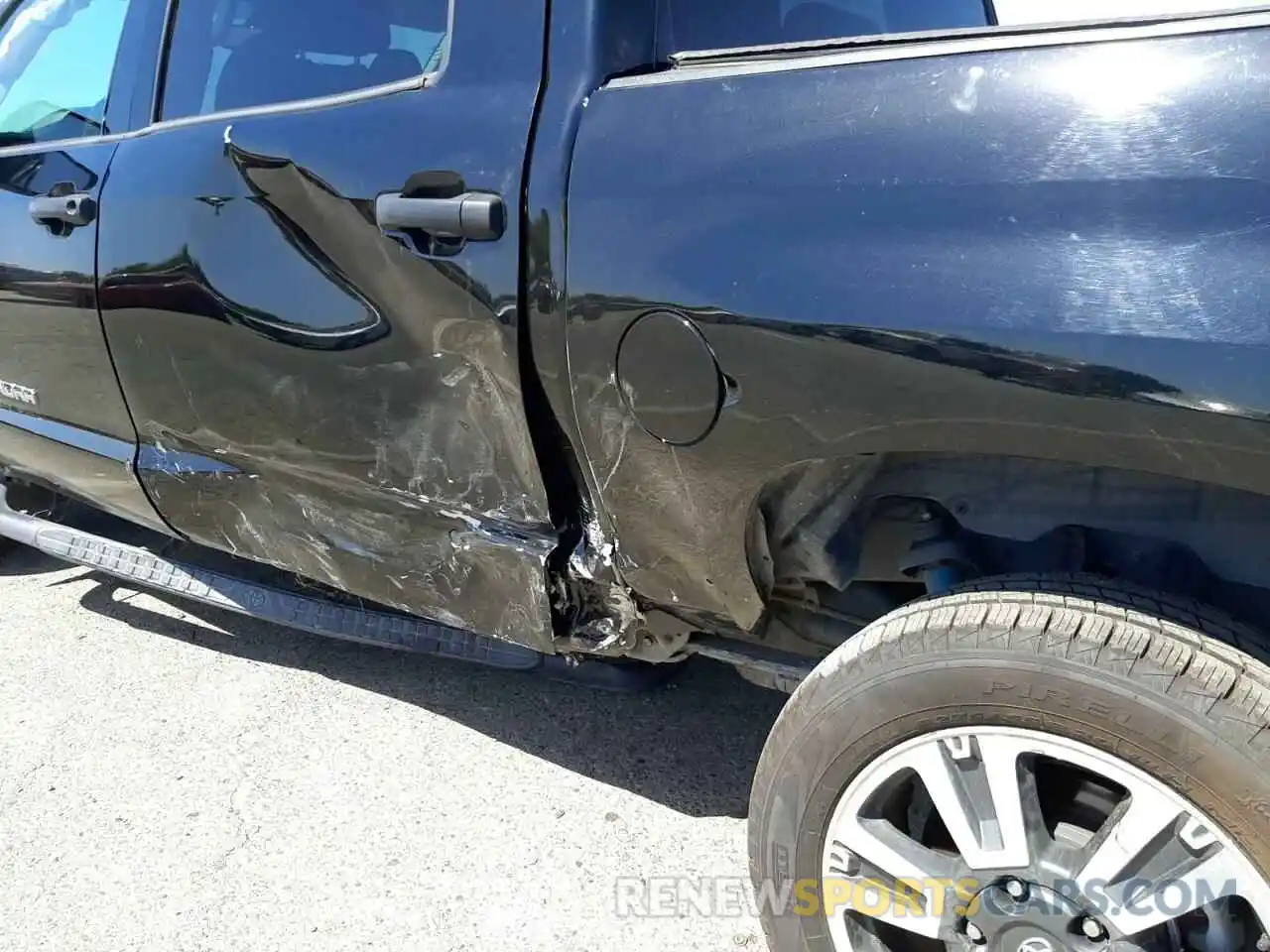 9 Photograph of a damaged car 5TFDY5F14KX827193 TOYOTA TUNDRA 2019