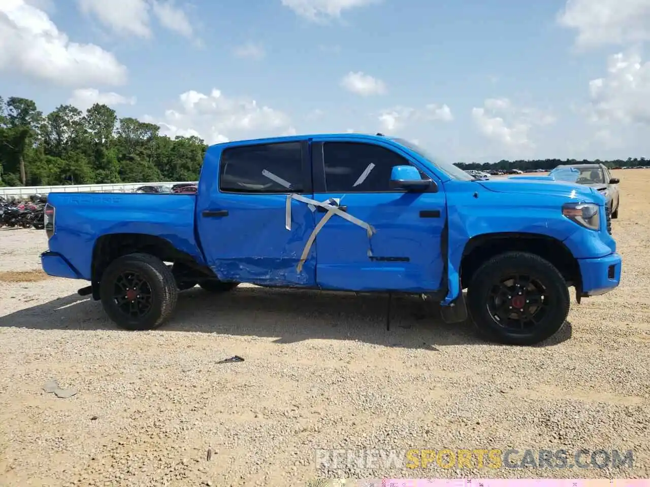 9 Photograph of a damaged car 5TFDY5F15KX829583 TOYOTA TUNDRA 2019