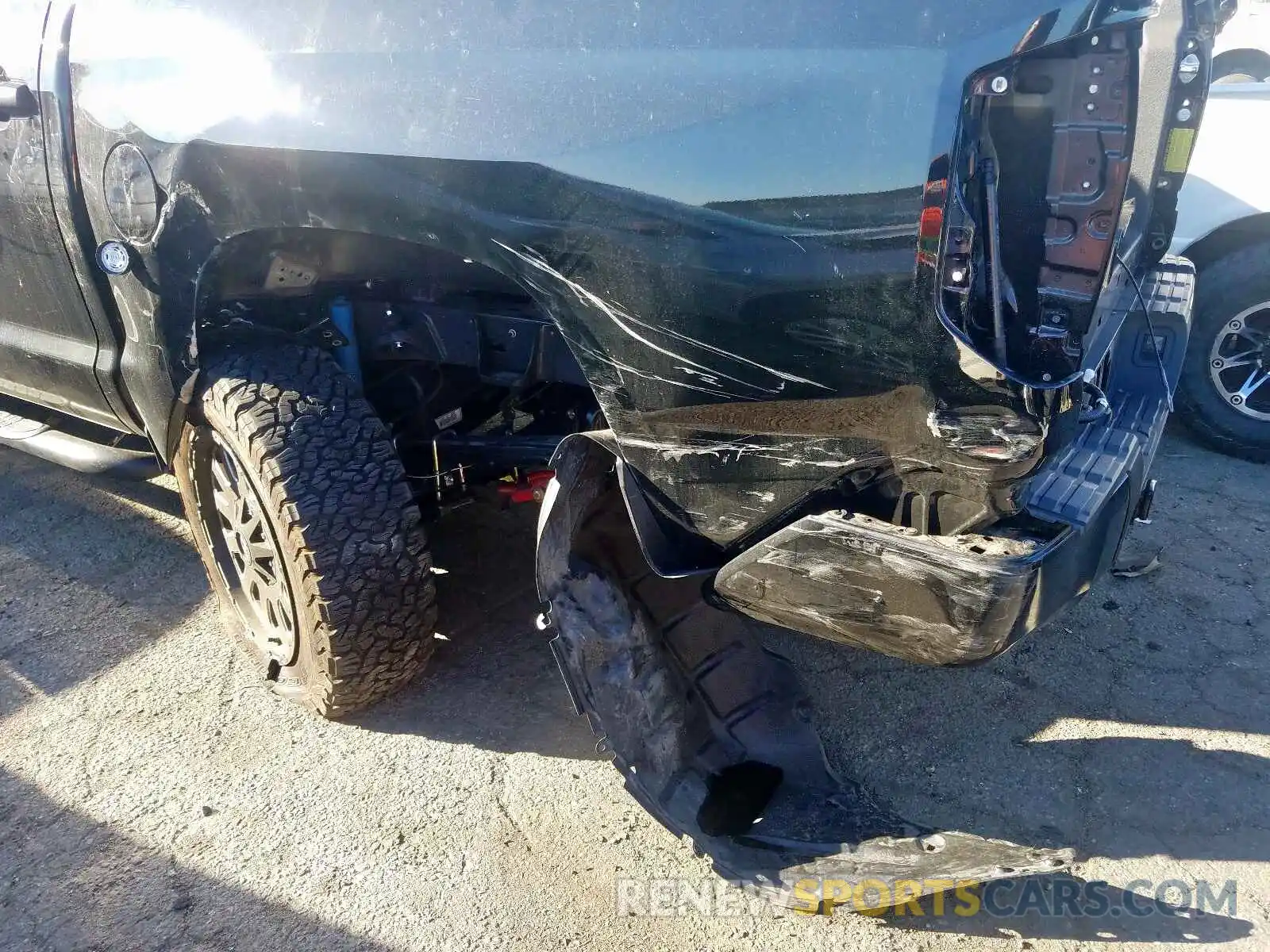 9 Photograph of a damaged car 5TFDY5F15KX835562 TOYOTA TUNDRA 2019