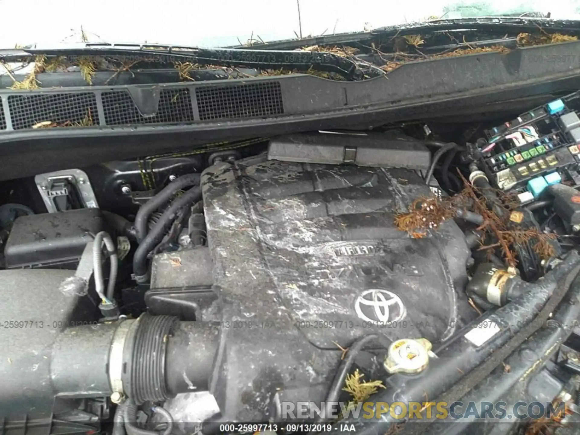 10 Photograph of a damaged car 5TFDY5F16KX781379 TOYOTA TUNDRA 2019