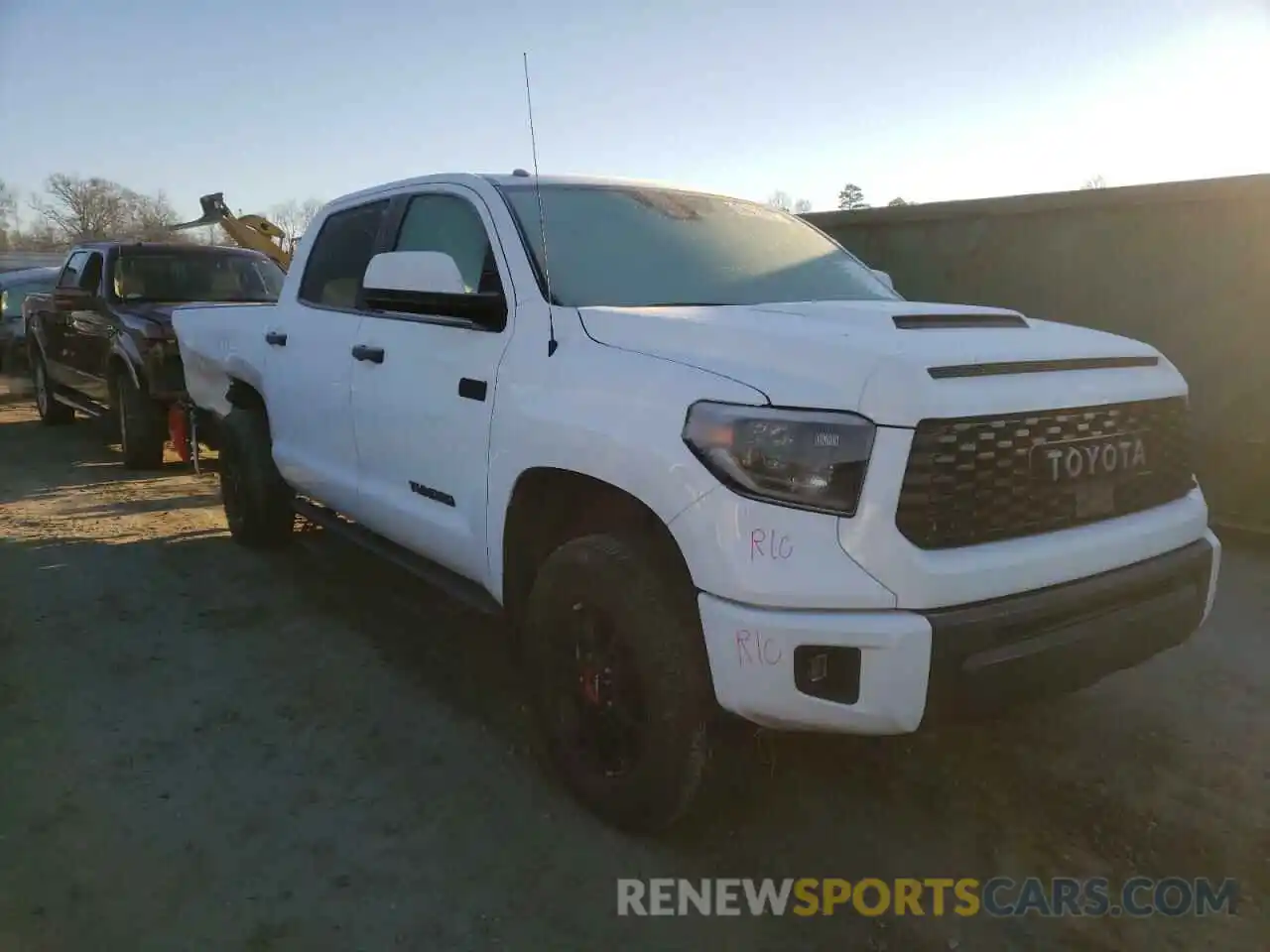 1 Photograph of a damaged car 5TFDY5F16KX801582 TOYOTA TUNDRA 2019