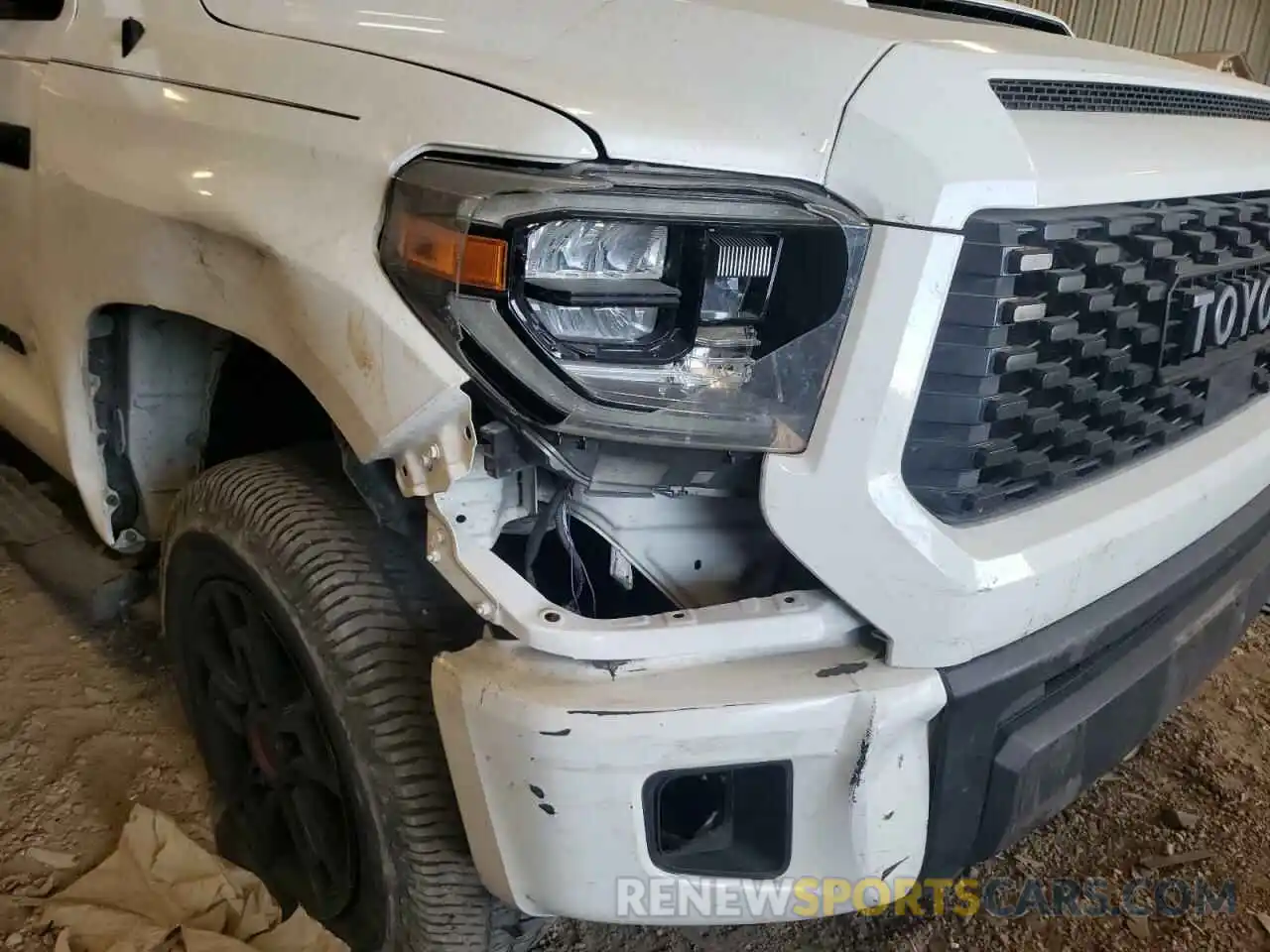 9 Photograph of a damaged car 5TFDY5F16KX803302 TOYOTA TUNDRA 2019