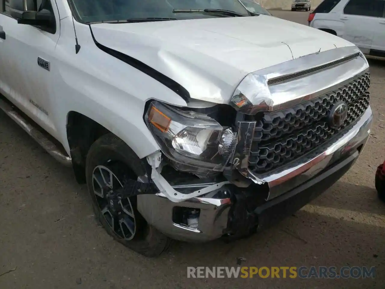 9 Photograph of a damaged car 5TFDY5F16KX815126 TOYOTA TUNDRA 2019