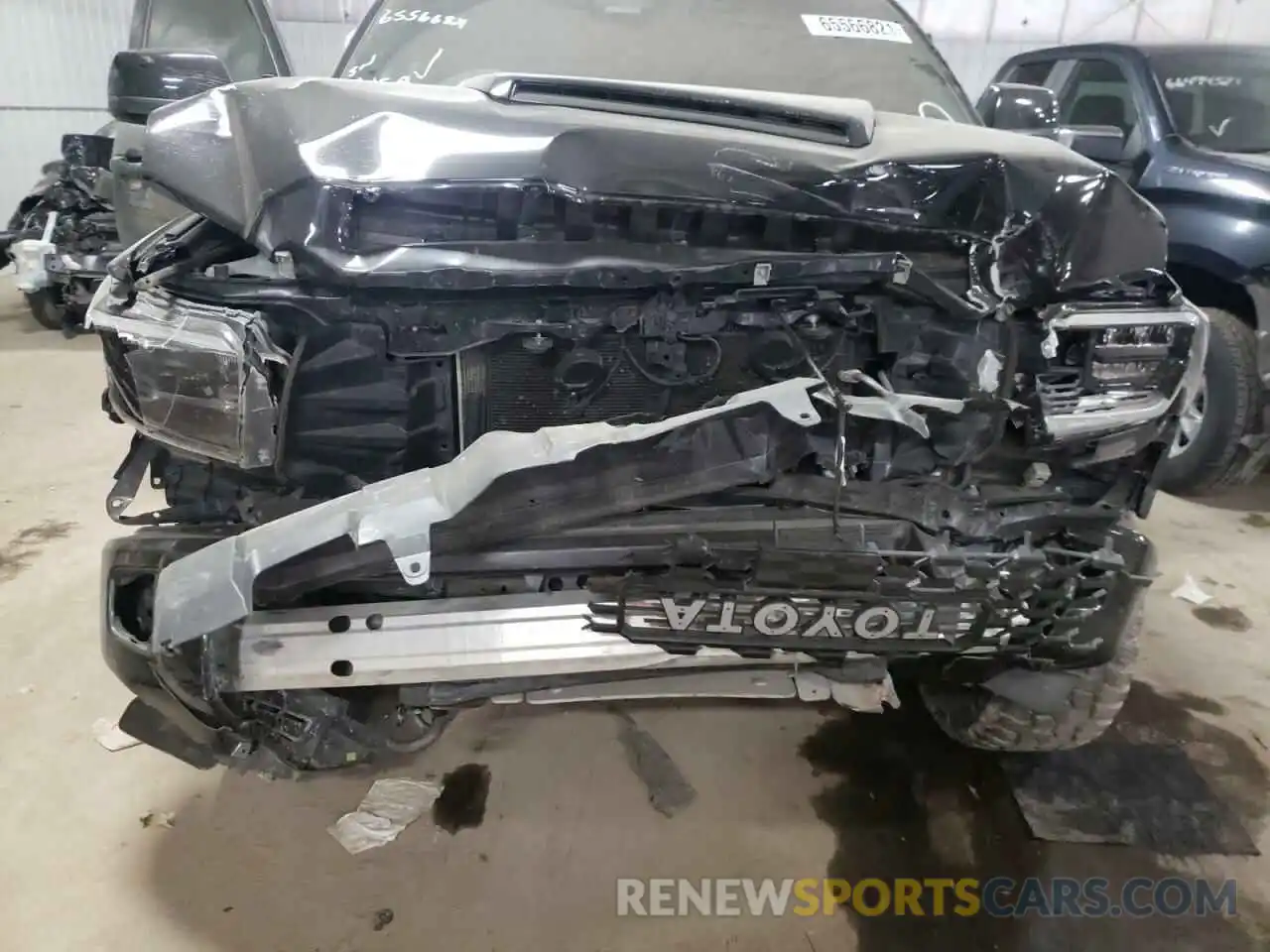 9 Photograph of a damaged car 5TFDY5F16KX827647 TOYOTA TUNDRA 2019