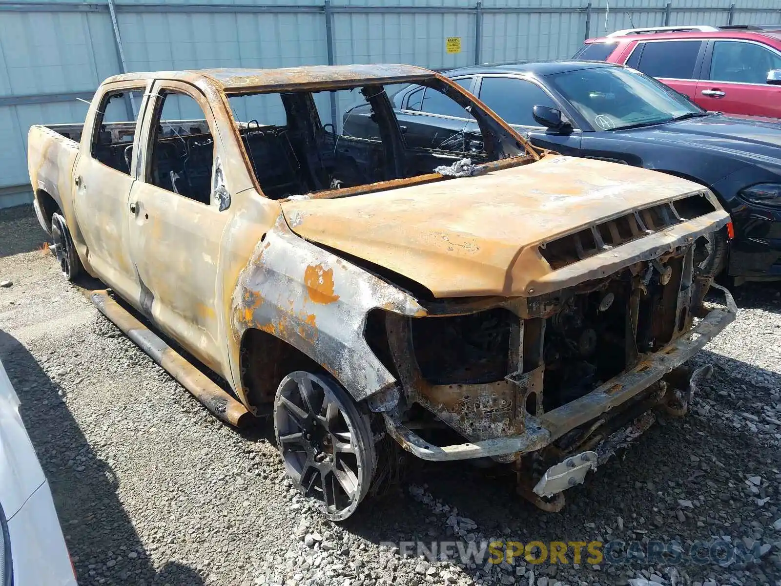 1 Photograph of a damaged car 5TFDY5F16KX828474 TOYOTA TUNDRA 2019