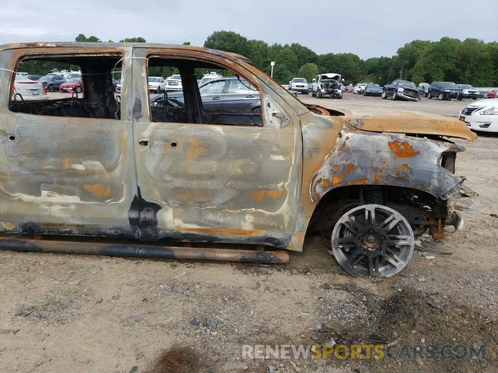 9 Photograph of a damaged car 5TFDY5F16KX828474 TOYOTA TUNDRA 2019