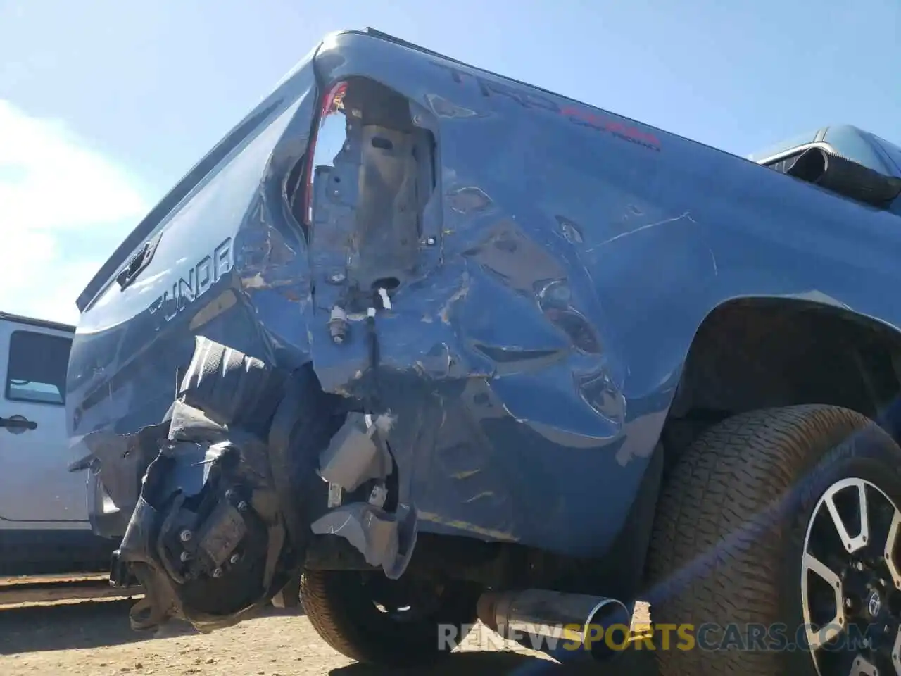 9 Photograph of a damaged car 5TFDY5F17KX780242 TOYOTA TUNDRA 2019