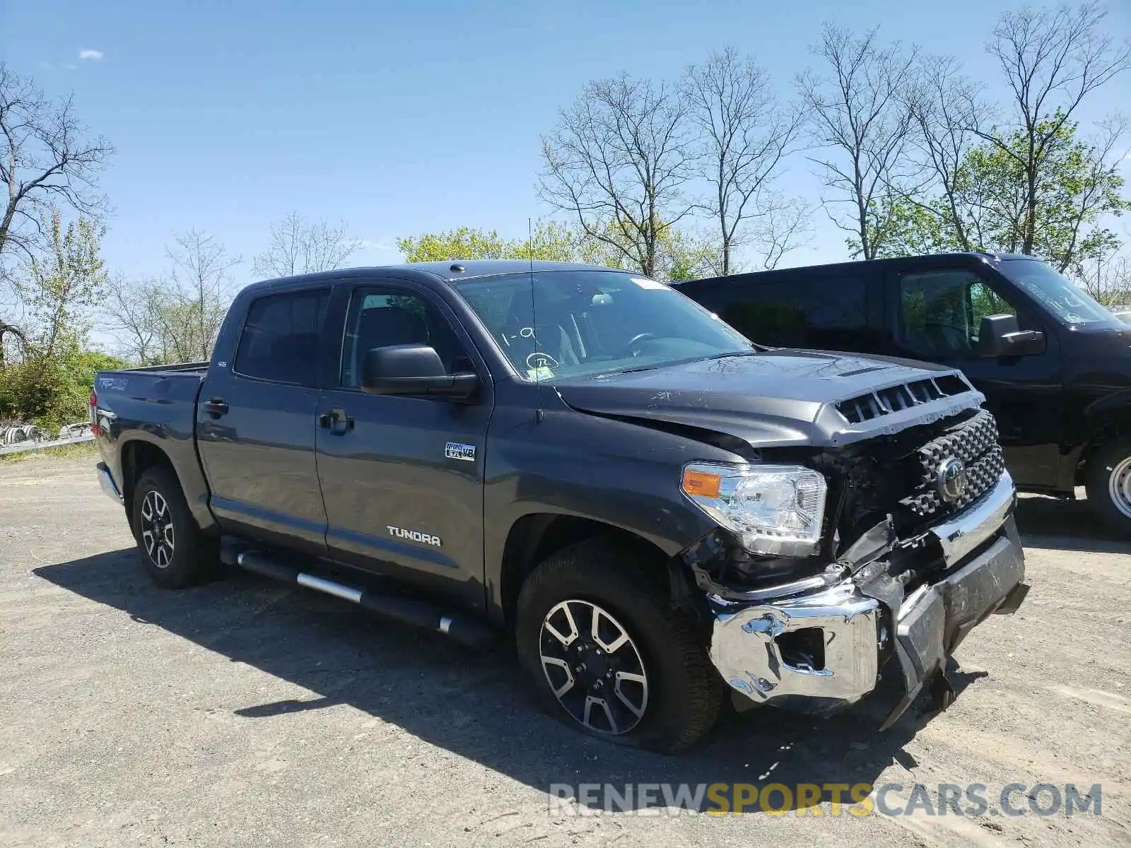 1 Photograph of a damaged car 5TFDY5F17KX782279 TOYOTA TUNDRA 2019