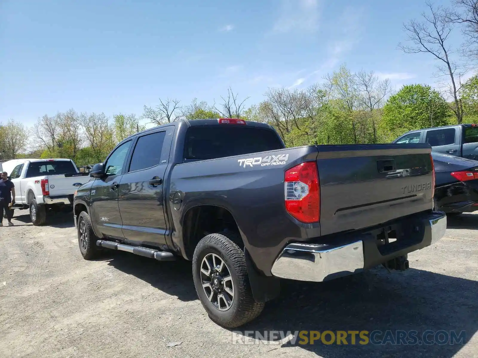 3 Photograph of a damaged car 5TFDY5F17KX782279 TOYOTA TUNDRA 2019