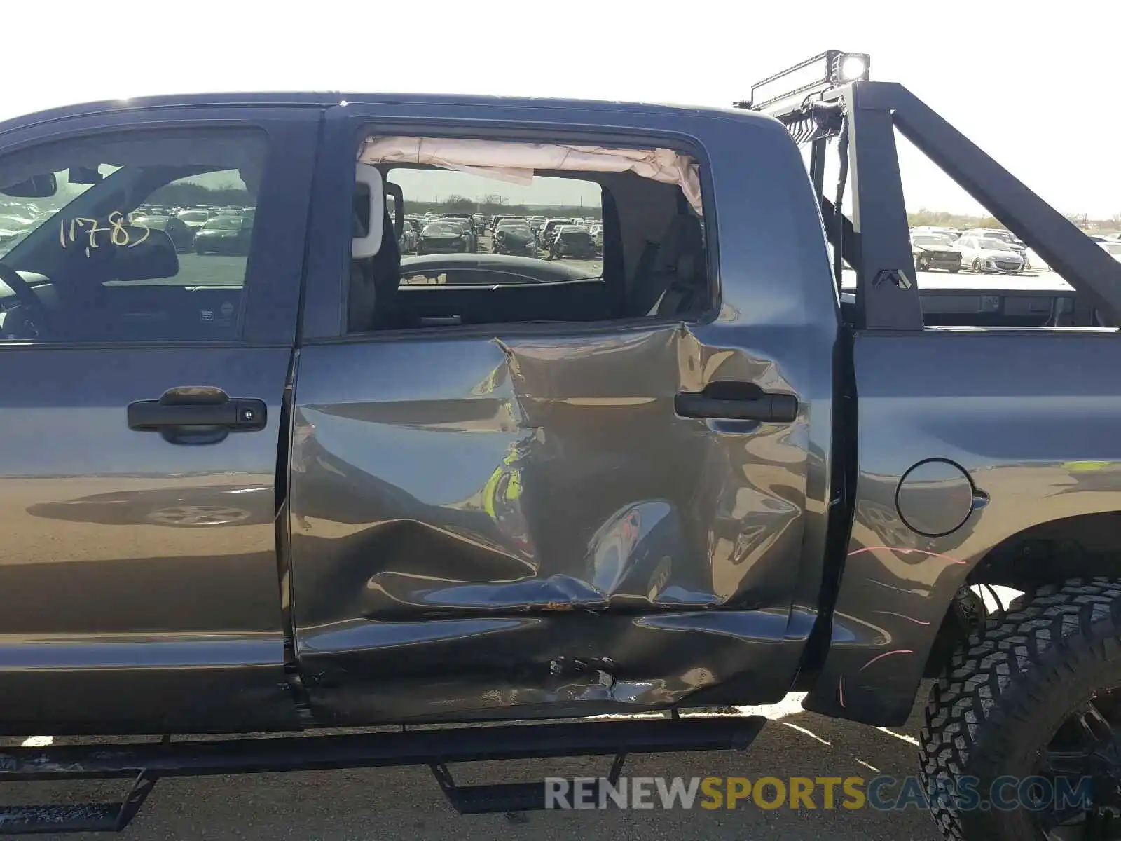 9 Photograph of a damaged car 5TFDY5F17KX782881 TOYOTA TUNDRA 2019