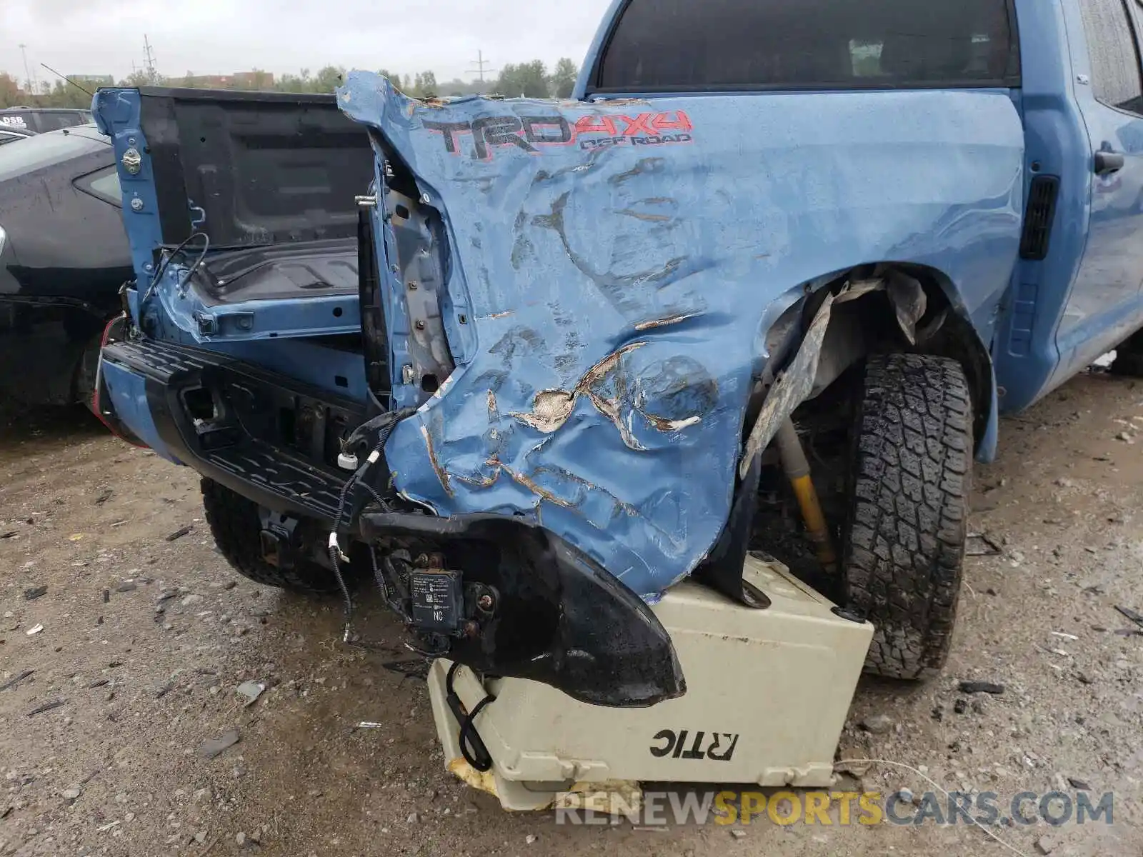 9 Photograph of a damaged car 5TFDY5F17KX856154 TOYOTA TUNDRA 2019