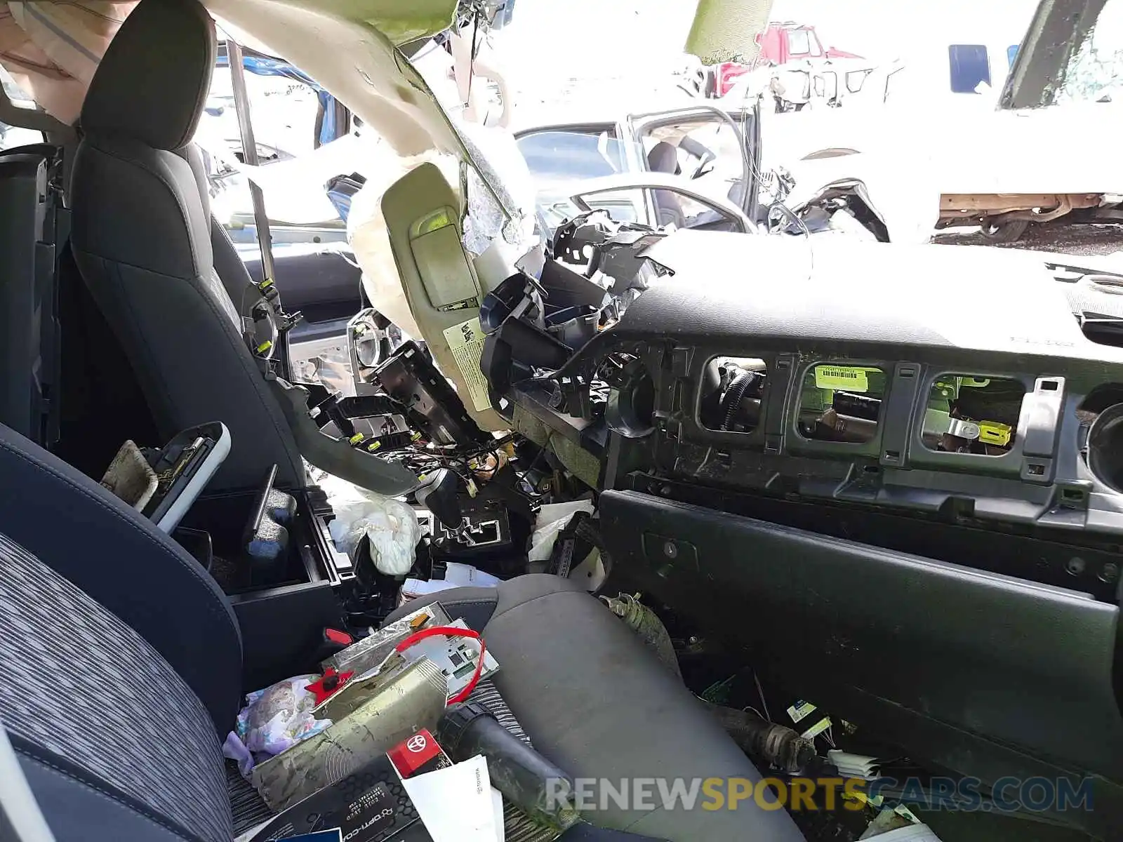 5 Photograph of a damaged car 5TFDY5F18KX801910 TOYOTA TUNDRA 2019