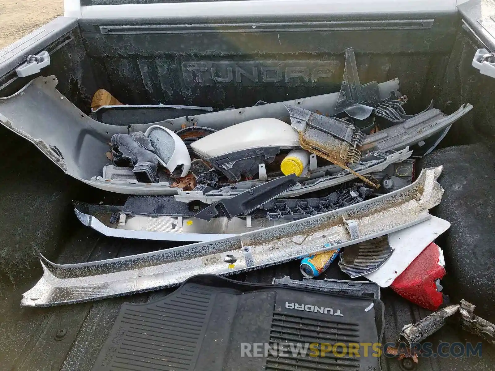 9 Photograph of a damaged car 5TFDY5F18KX860083 TOYOTA TUNDRA 2019