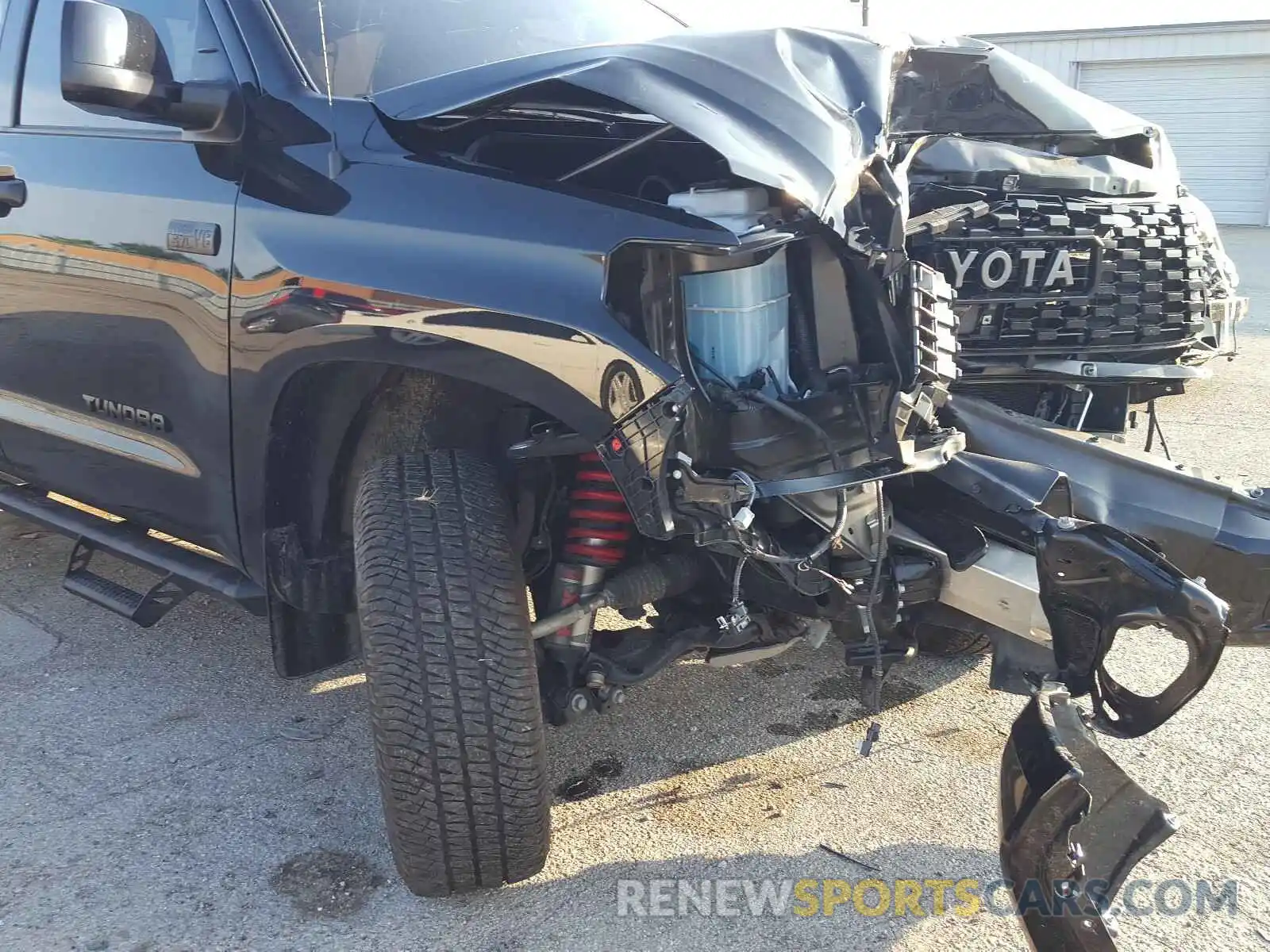 9 Photograph of a damaged car 5TFDY5F1XKX833130 TOYOTA TUNDRA 2019