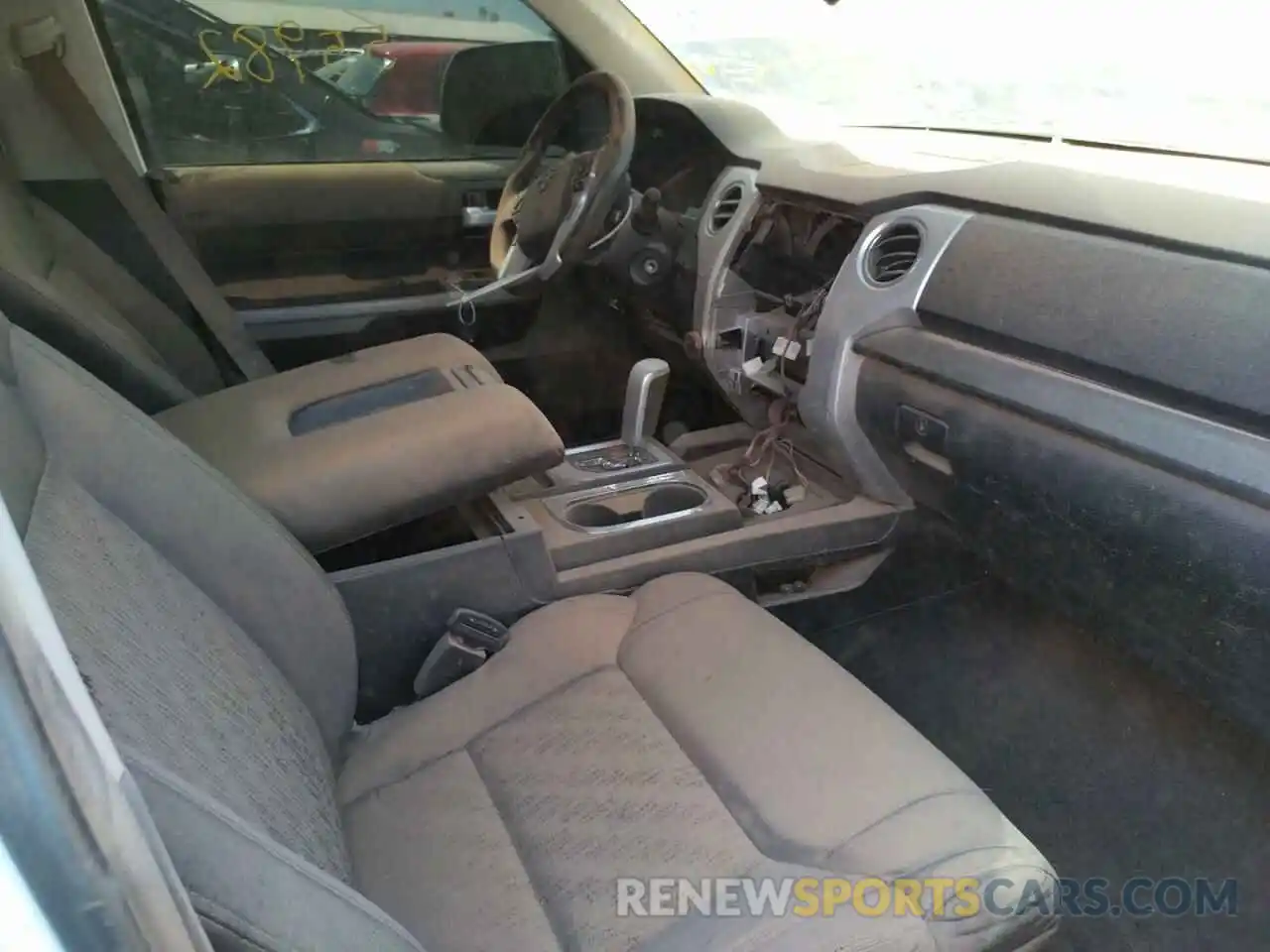 5 Photograph of a damaged car 5TFDY5F1XKX842295 TOYOTA TUNDRA 2019