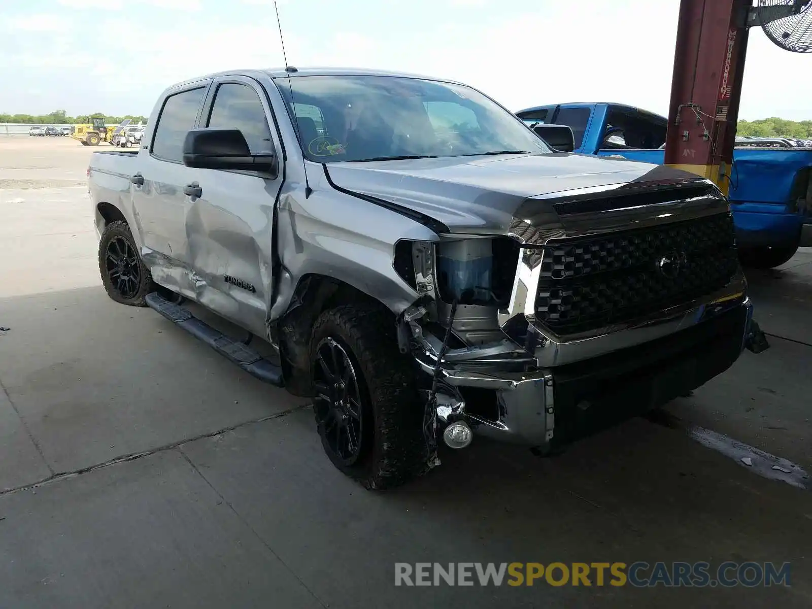 1 Photograph of a damaged car 5TFEM5F10KX135190 TOYOTA TUNDRA 2019