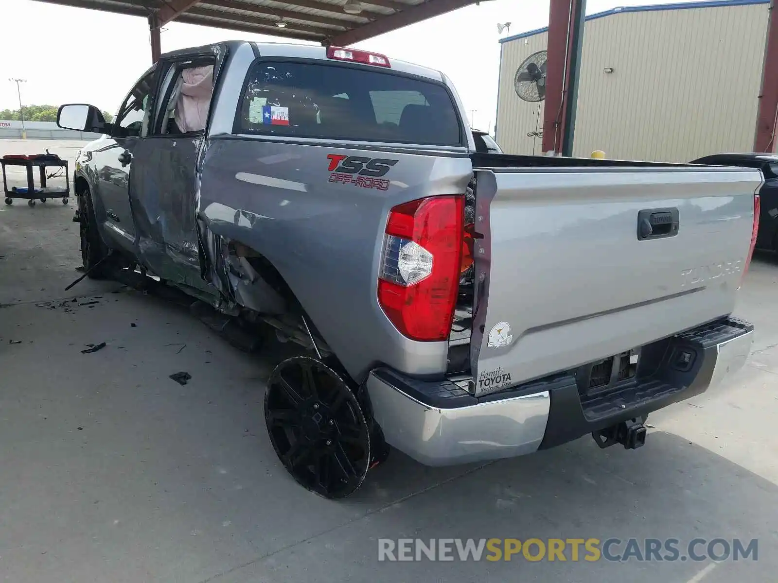 3 Photograph of a damaged car 5TFEM5F10KX135190 TOYOTA TUNDRA 2019