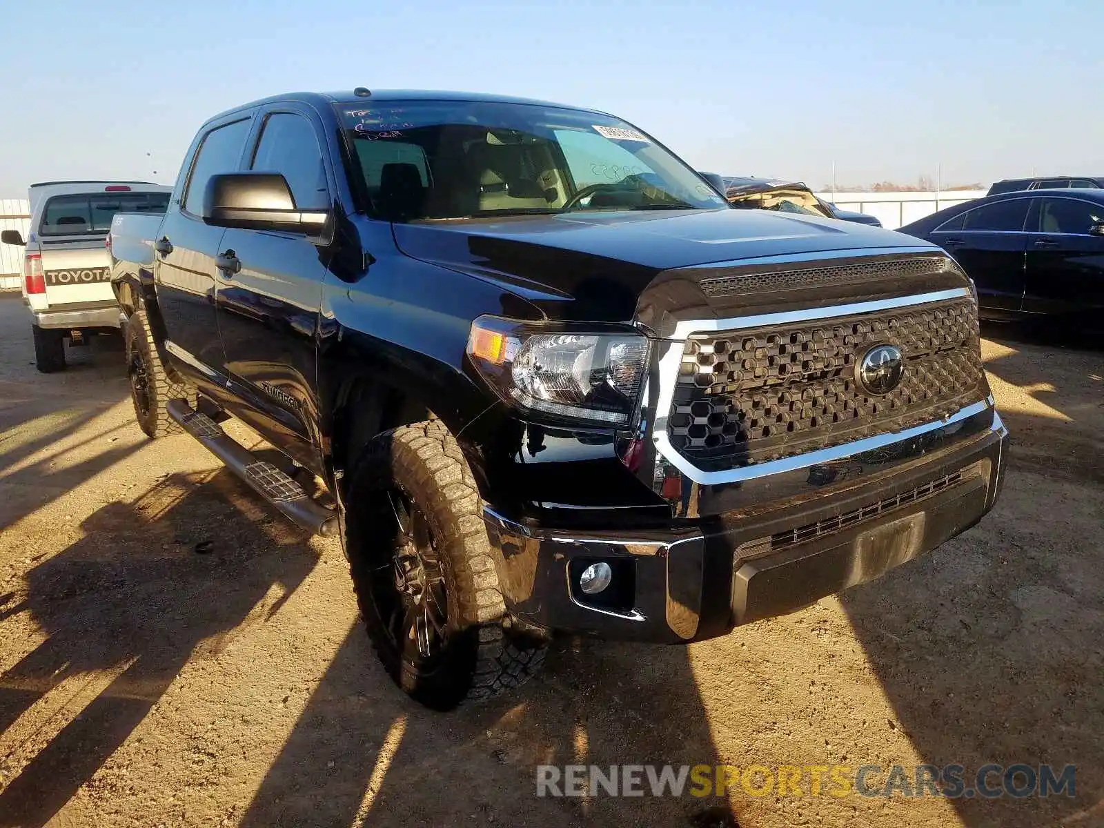 1 Photograph of a damaged car 5TFEM5F10KX137487 TOYOTA TUNDRA 2019