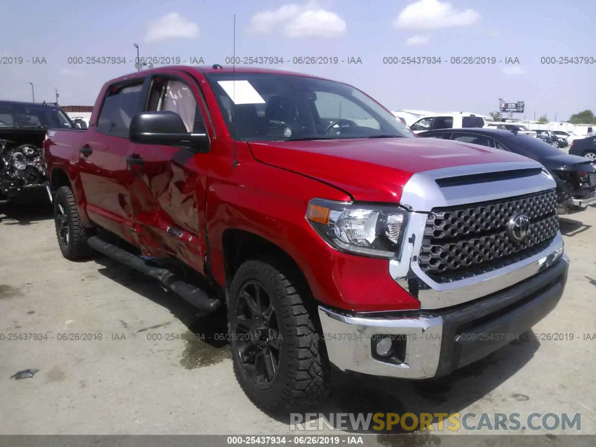 1 Photograph of a damaged car 5TFEM5F10KX137585 TOYOTA TUNDRA 2019