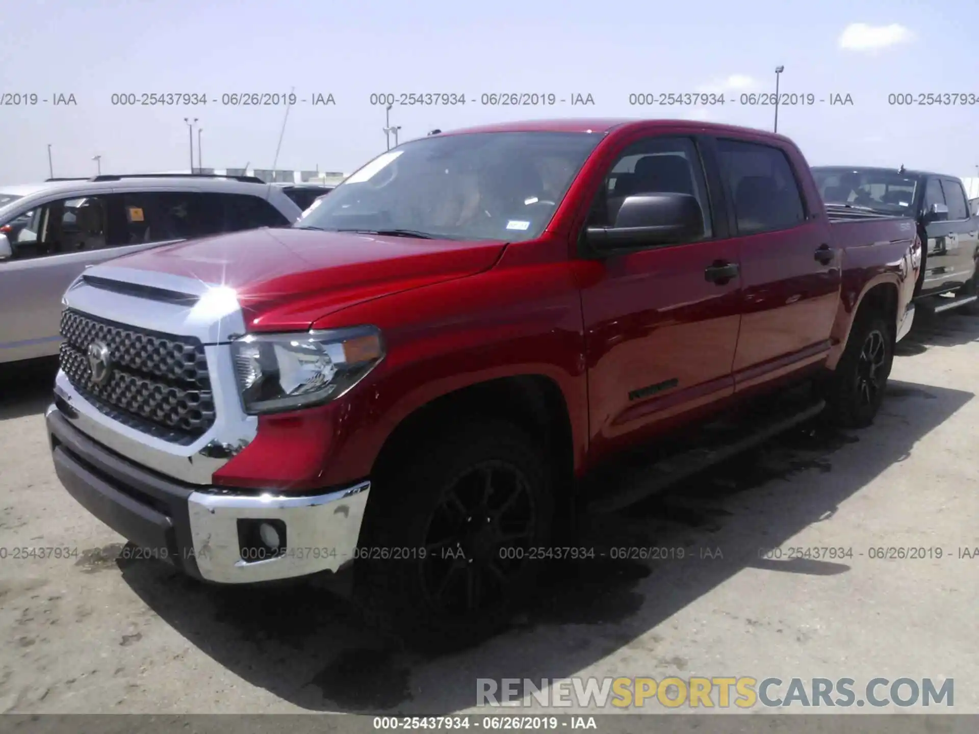 2 Фотография поврежденного автомобиля 5TFEM5F10KX137585 TOYOTA TUNDRA 2019