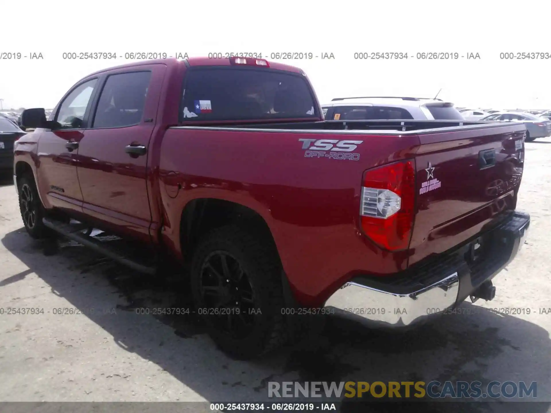 3 Photograph of a damaged car 5TFEM5F10KX137585 TOYOTA TUNDRA 2019