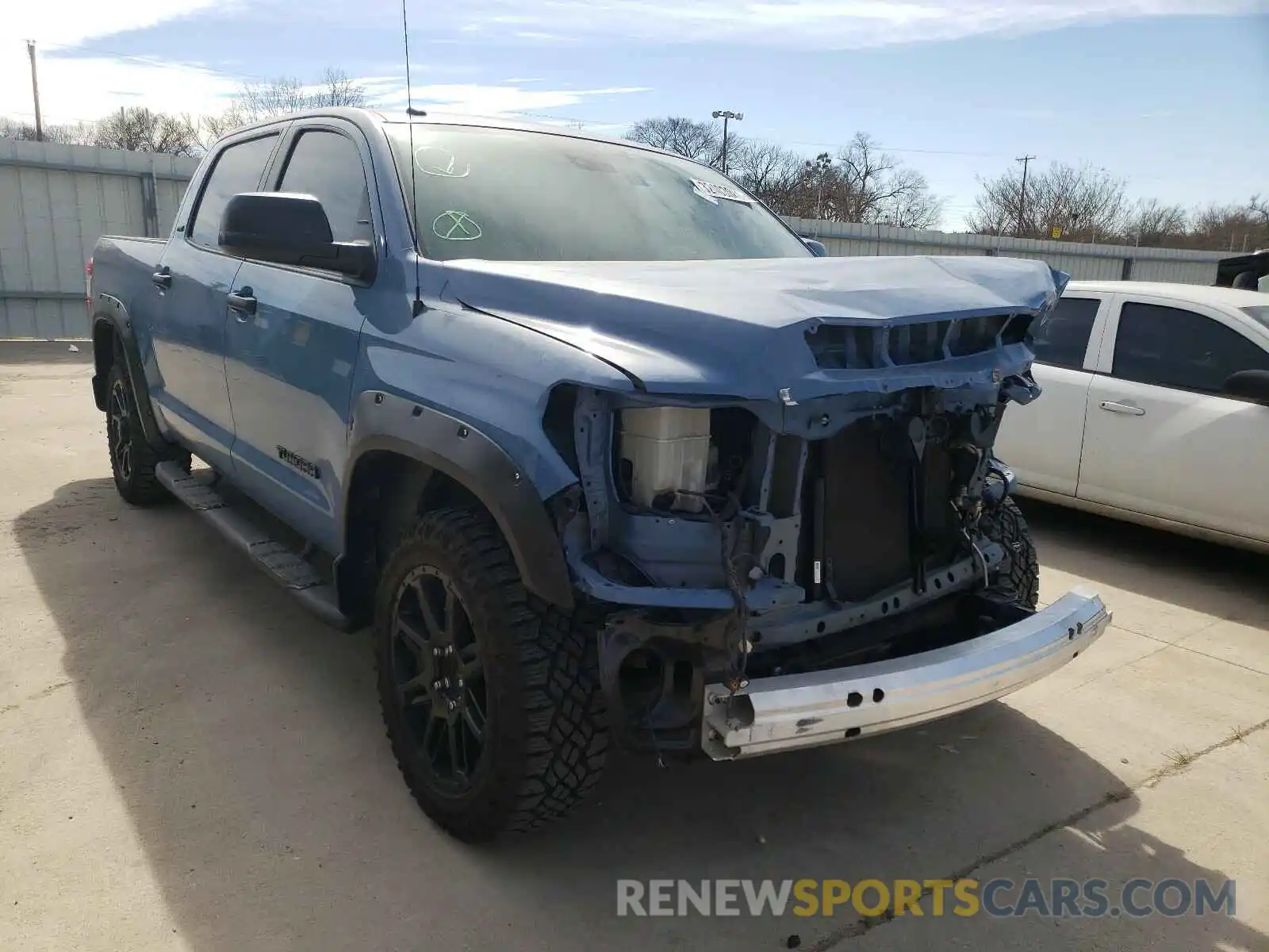 1 Photograph of a damaged car 5TFEM5F11KX141984 TOYOTA TUNDRA 2019