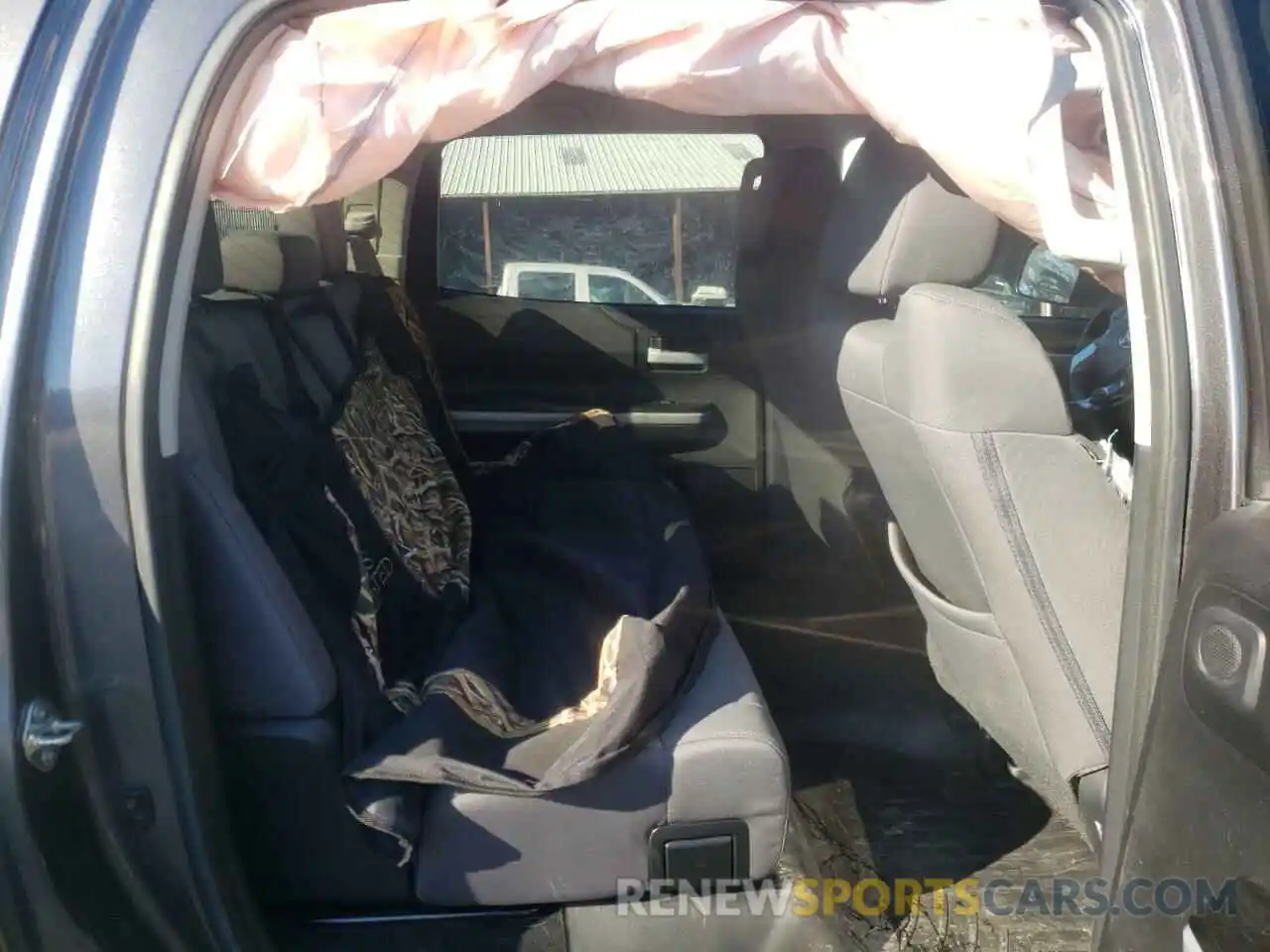 6 Photograph of a damaged car 5TFEM5F12KX135157 TOYOTA TUNDRA 2019