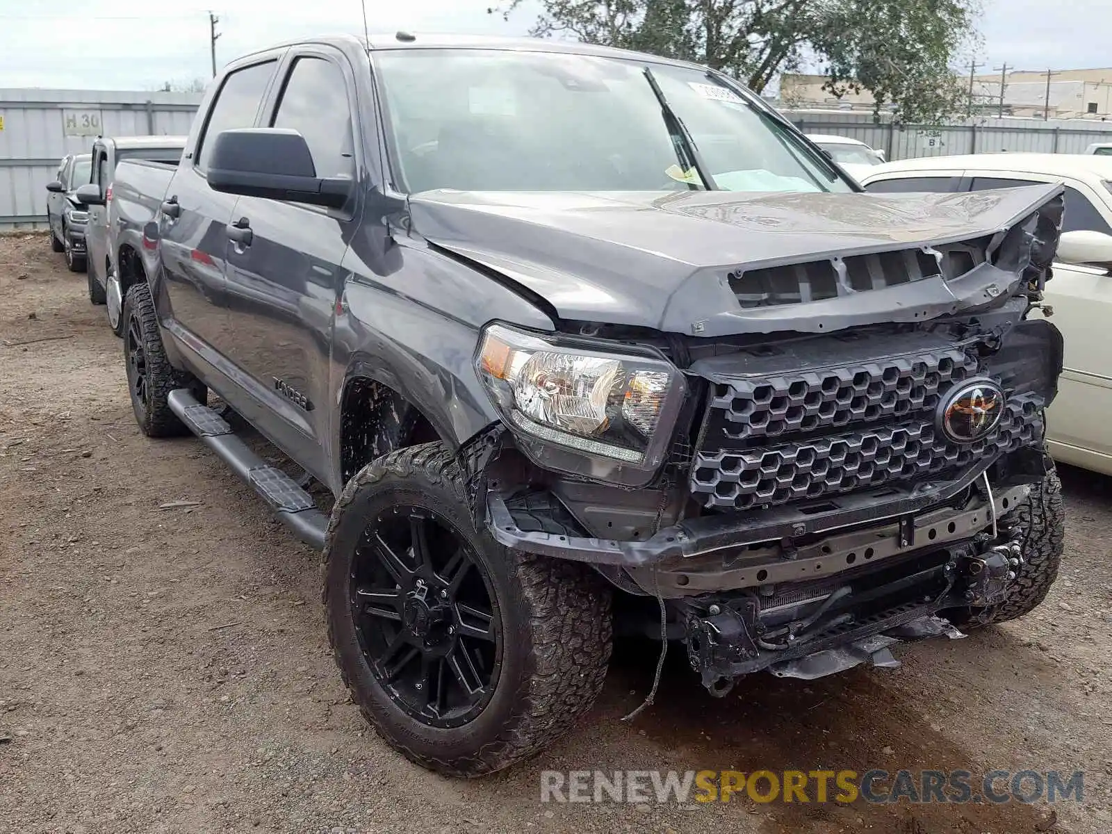 1 Photograph of a damaged car 5TFEM5F12KX135546 TOYOTA TUNDRA 2019