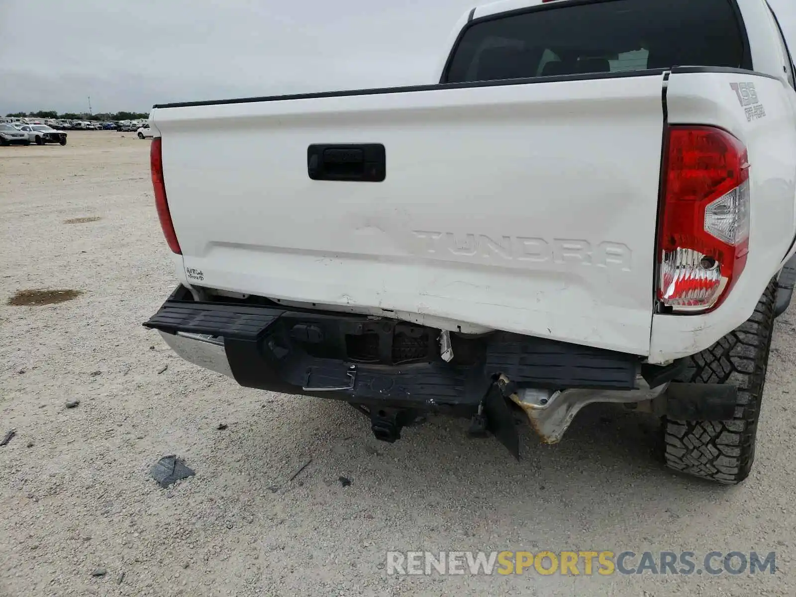 9 Photograph of a damaged car 5TFEM5F12KX137006 TOYOTA TUNDRA 2019