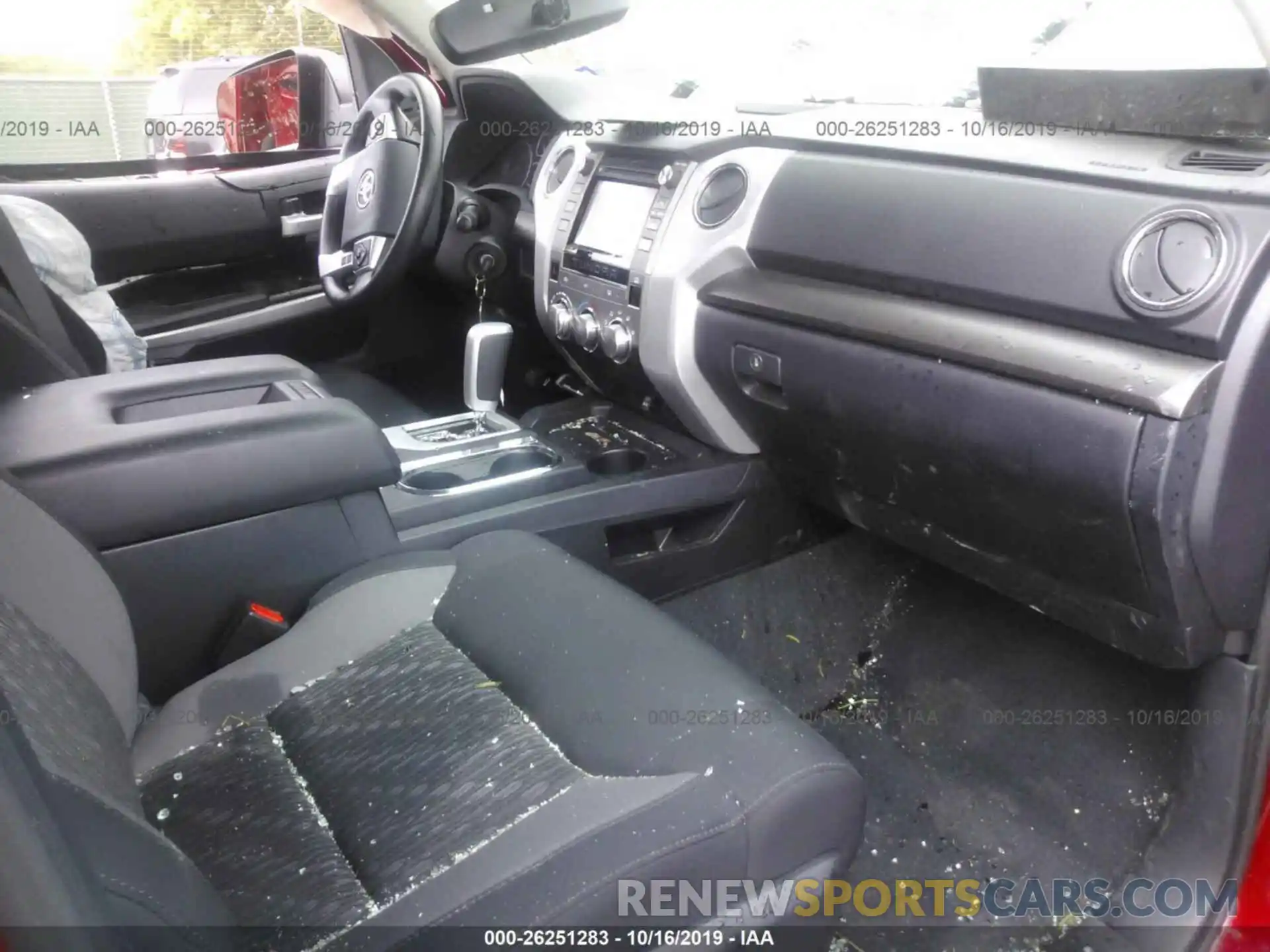 5 Photograph of a damaged car 5TFEM5F12KX138740 TOYOTA TUNDRA 2019