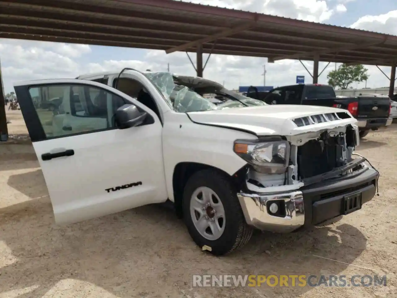 1 Photograph of a damaged car 5TFEM5F13KX142912 TOYOTA TUNDRA 2019